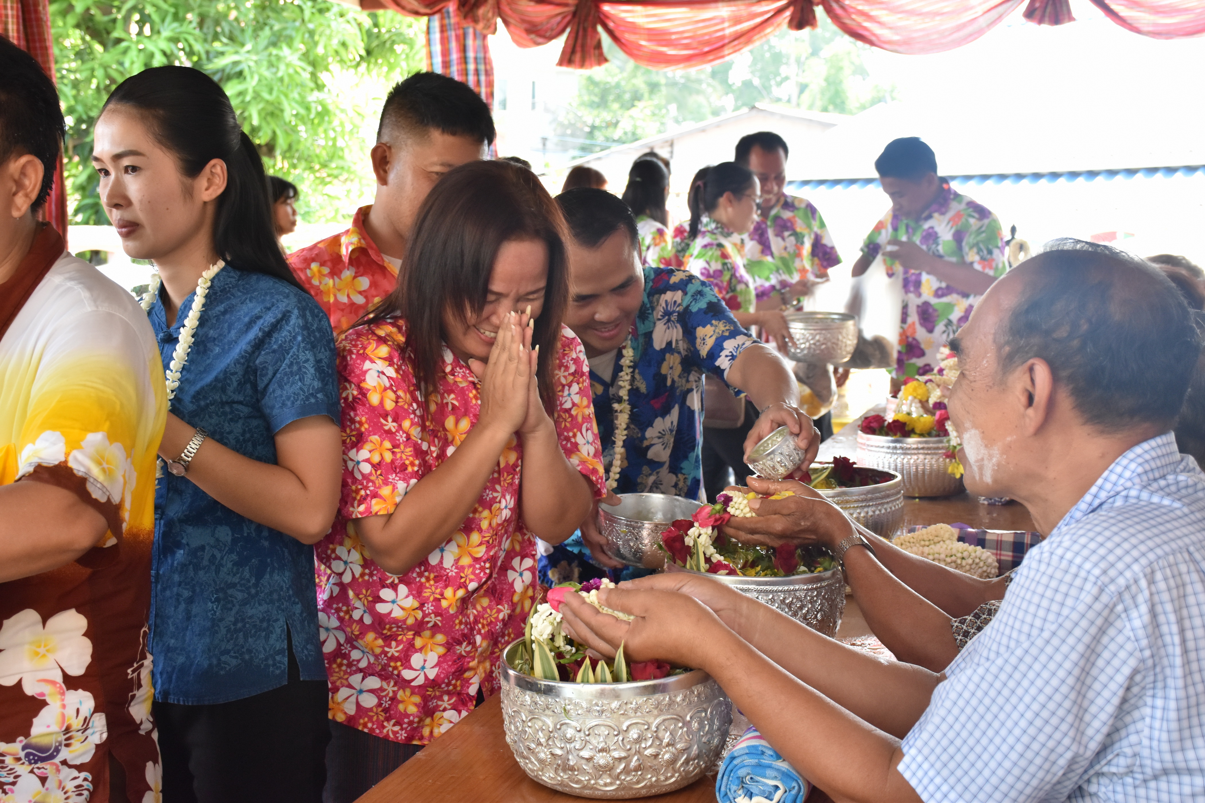 10 เมษายน 2561 กิจกรรมรดน้ำดำหัวขอพรจากผู้อาวุโส เนื่องในโอกาสเทศกาล สงกรานต์ ประจำปี 2561