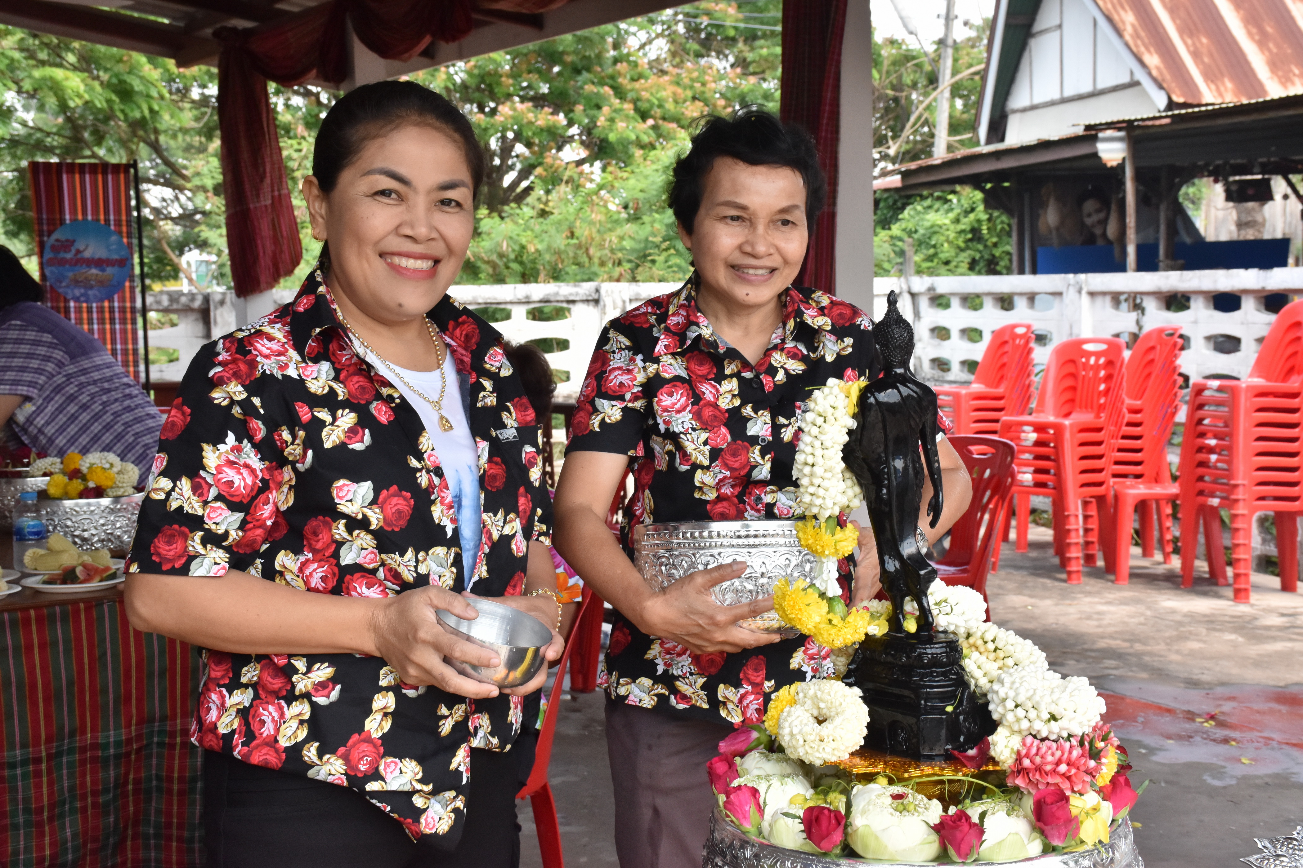 10 เมษายน 2561 กิจกรรมรดน้ำดำหัวขอพรจากผู้อาวุโส เนื่องในโอกาสเทศกาล สงกรานต์ ประจำปี 2561