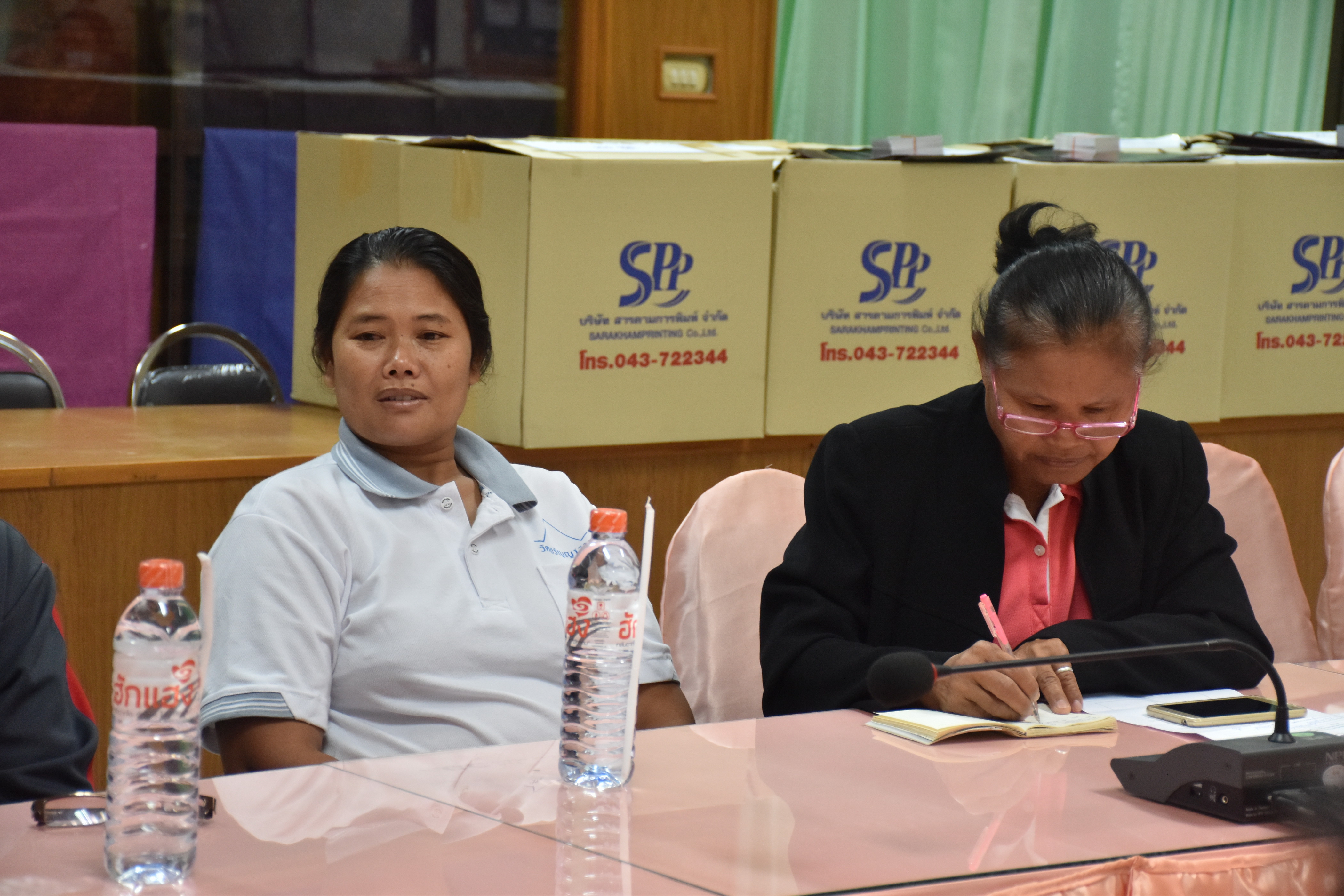 3 เมษายน 2561 การพัฒนายกระดับคุณภาพมาตรฐานผลิตภัณฑ์ กลุ่มปรับตัวสู่การพัฒนา (กลุ่ม D) ตามโครงการพัฒนายกระดับผลิตภัณฑ์ OTOP โดยโรงเรียน OTOP ประจำปีงบประมาณ พ.ศ.2561 โดยการจ้างเหมาออกแบบตราผลิตภัณฑ์และบรรจุภัณฑ์