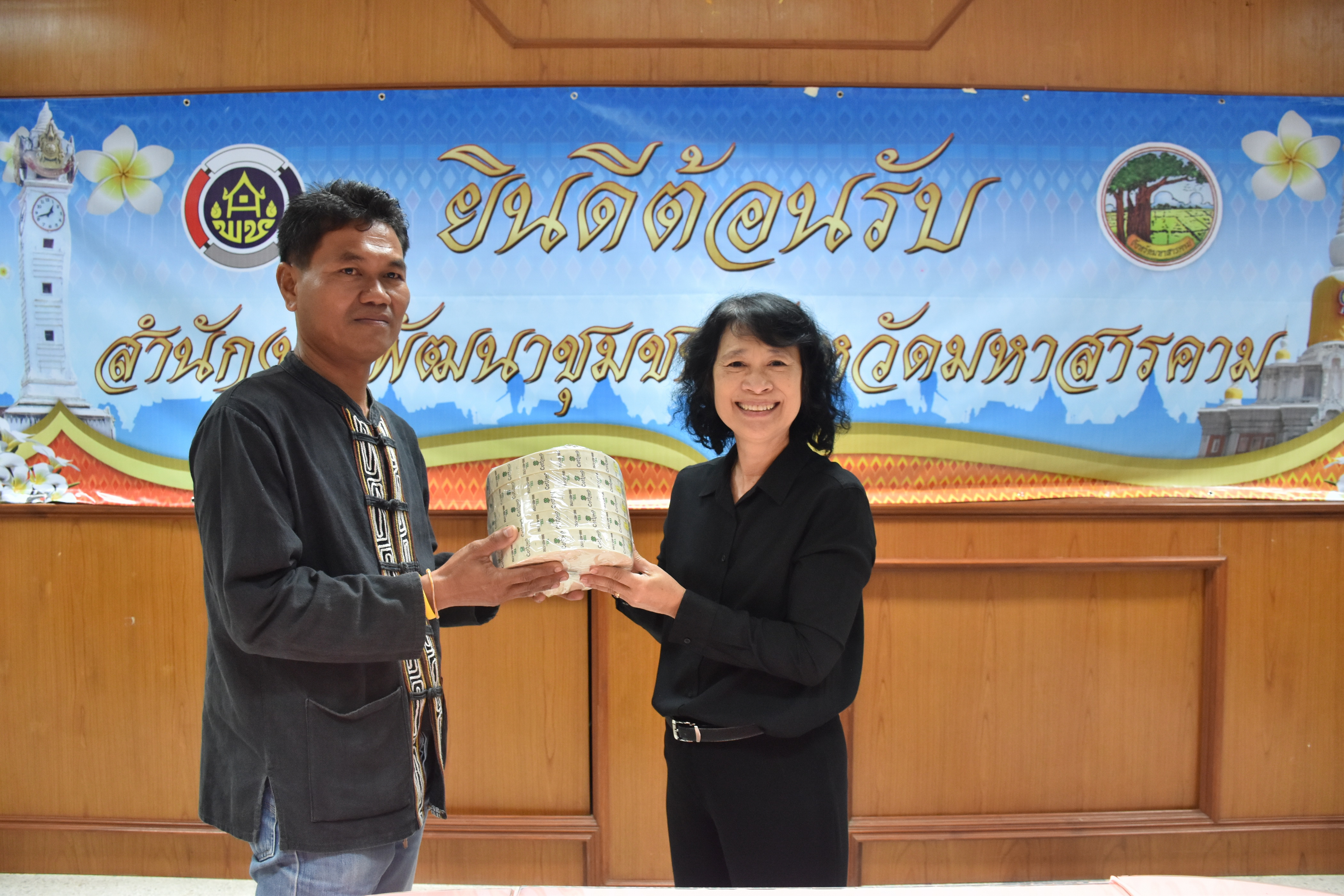 3 เมษายน 2561 การพัฒนายกระดับคุณภาพมาตรฐานผลิตภัณฑ์ กลุ่มปรับตัวสู่การพัฒนา (กลุ่ม D) ตามโครงการพัฒนายกระดับผลิตภัณฑ์ OTOP โดยโรงเรียน OTOP ประจำปีงบประมาณ พ.ศ.2561 โดยการจ้างเหมาออกแบบตราผลิตภัณฑ์และบรรจุภัณฑ์