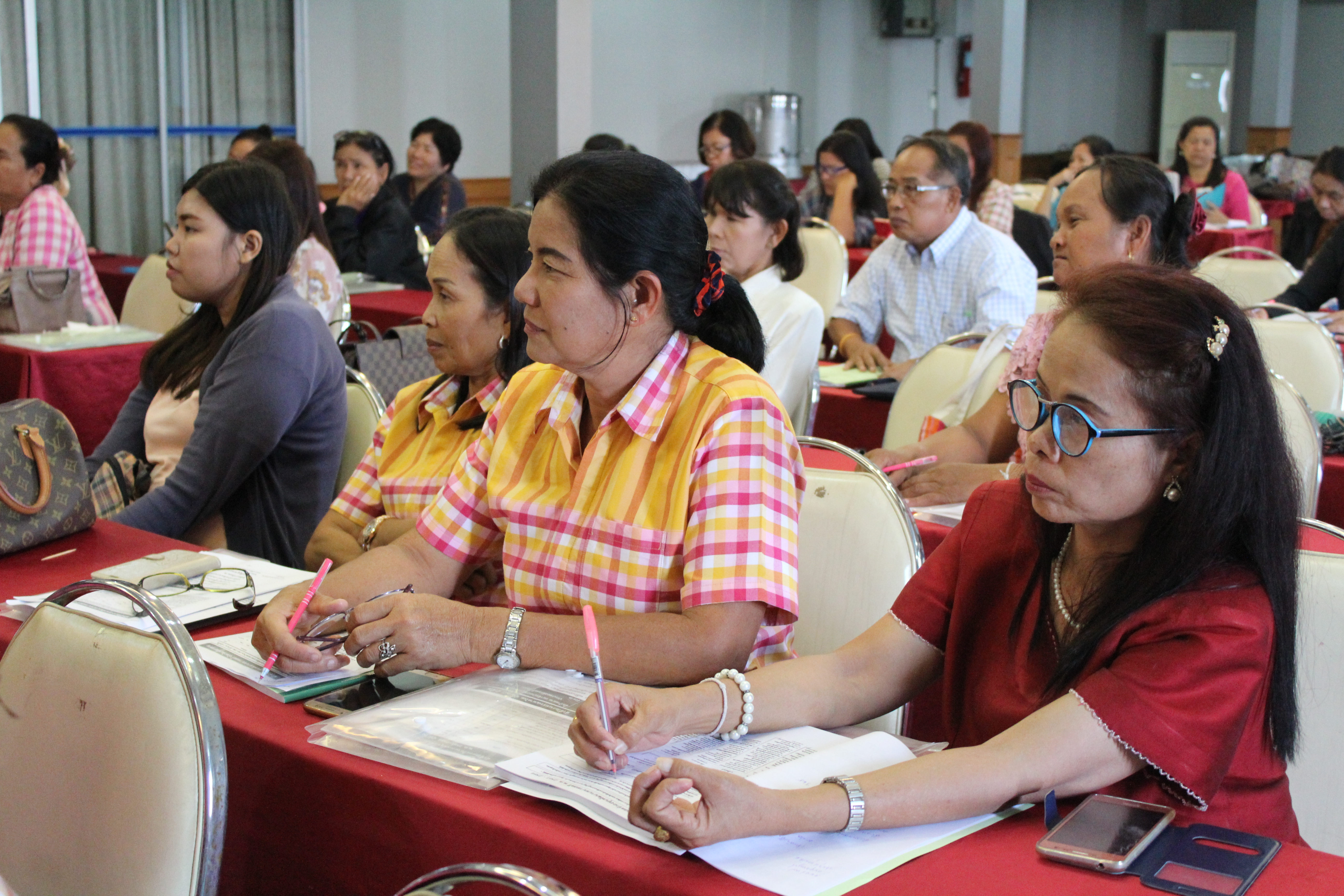 20 เมษายน 2561 โครงการฝึกอบรมการประเมินผลทุนหมุนเวียนกองทุนพัฒนาบทบาทสตรี ณ โรงแรมวสุ อำเภอเมืองมหาสารคาม จังหวัดมหาสารคาม