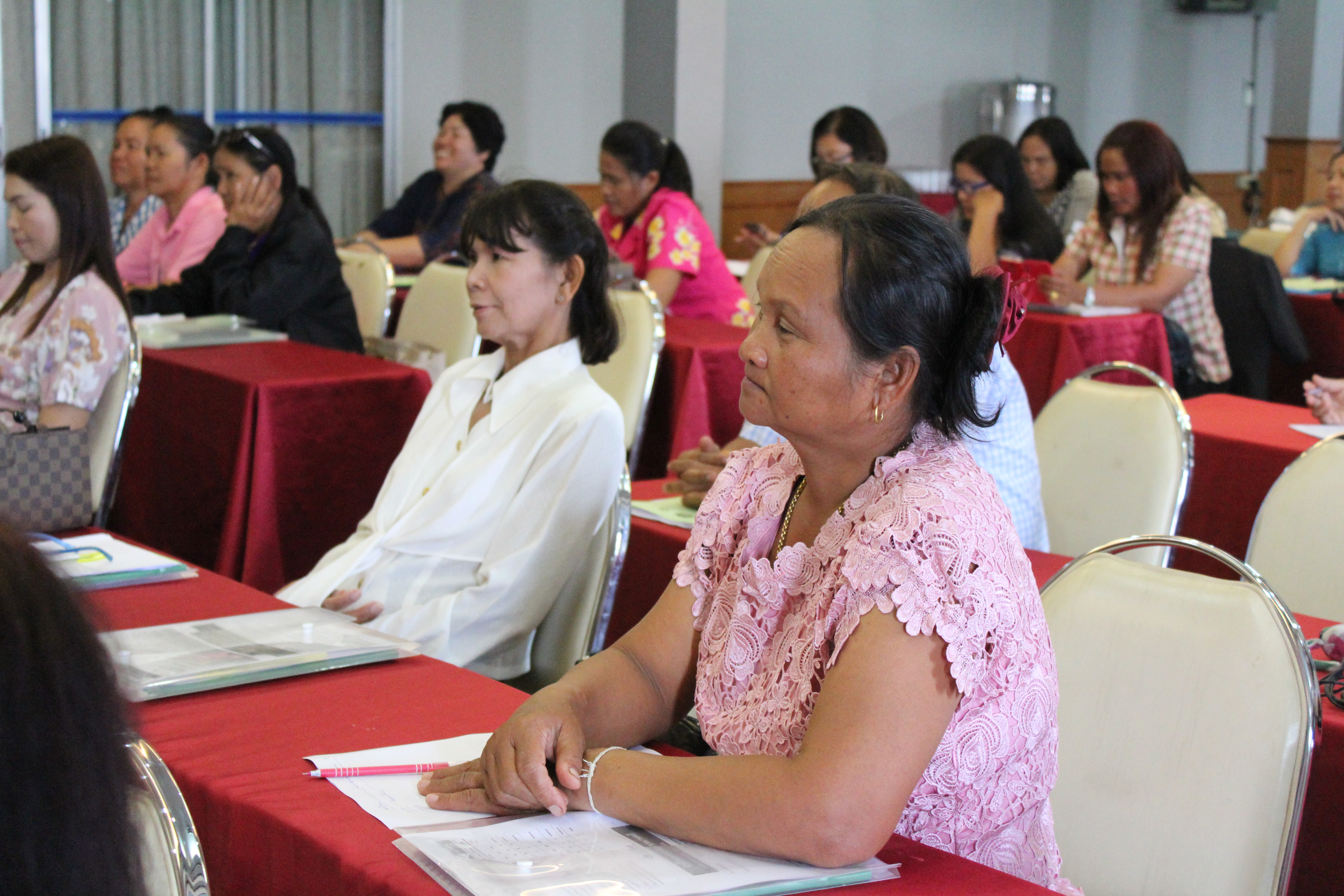 20 เมษายน 2561 โครงการฝึกอบรมการประเมินผลทุนหมุนเวียนกองทุนพัฒนาบทบาทสตรี ณ โรงแรมวสุ อำเภอเมืองมหาสารคาม จังหวัดมหาสารคาม