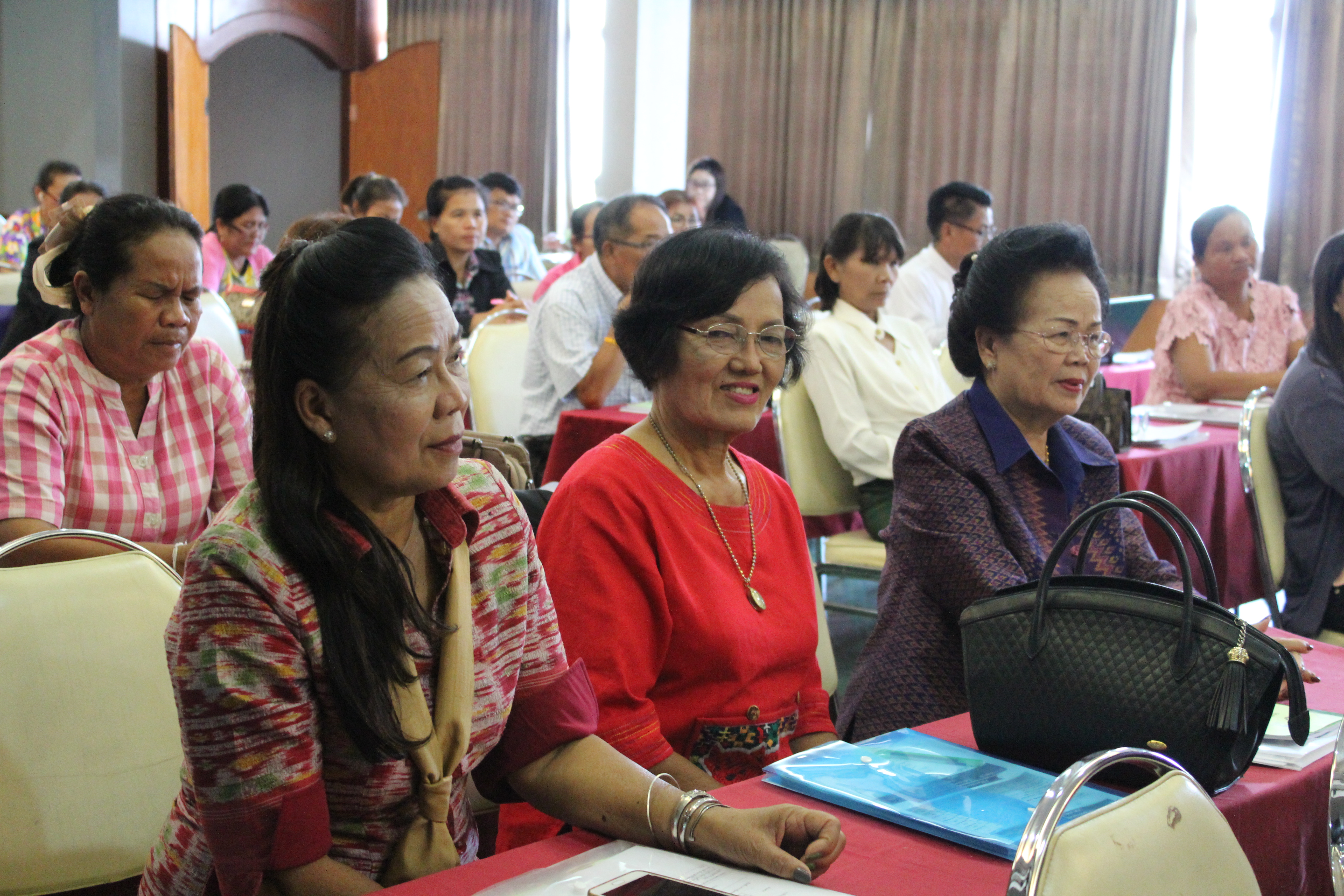 20 เมษายน 2561 โครงการฝึกอบรมการประเมินผลทุนหมุนเวียนกองทุนพัฒนาบทบาทสตรี ณ โรงแรมวสุ อำเภอเมืองมหาสารคาม จังหวัดมหาสารคาม