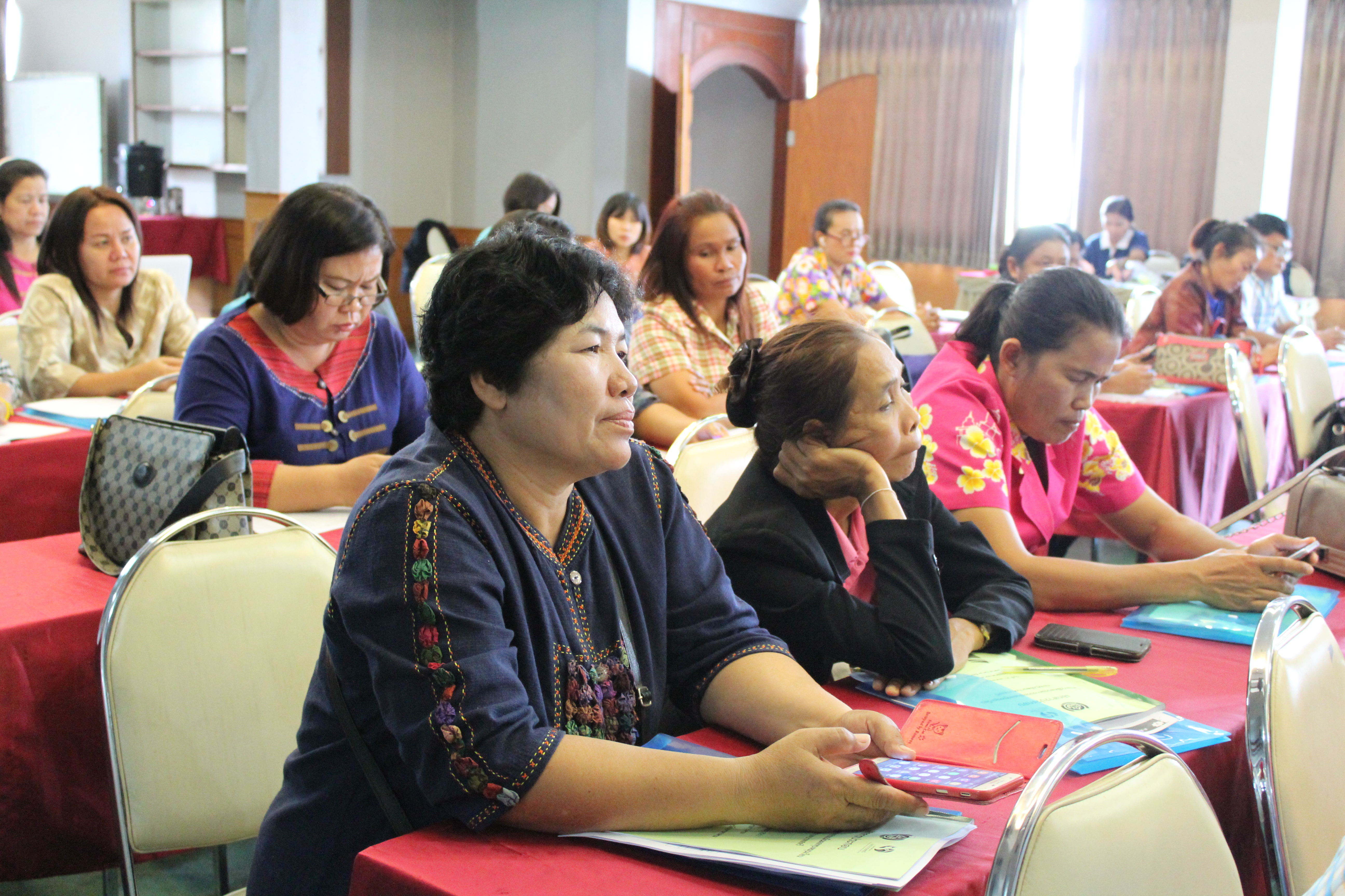 20 เมษายน 2561 โครงการฝึกอบรมการประเมินผลทุนหมุนเวียนกองทุนพัฒนาบทบาทสตรี ณ โรงแรมวสุ อำเภอเมืองมหาสารคาม จังหวัดมหาสารคาม