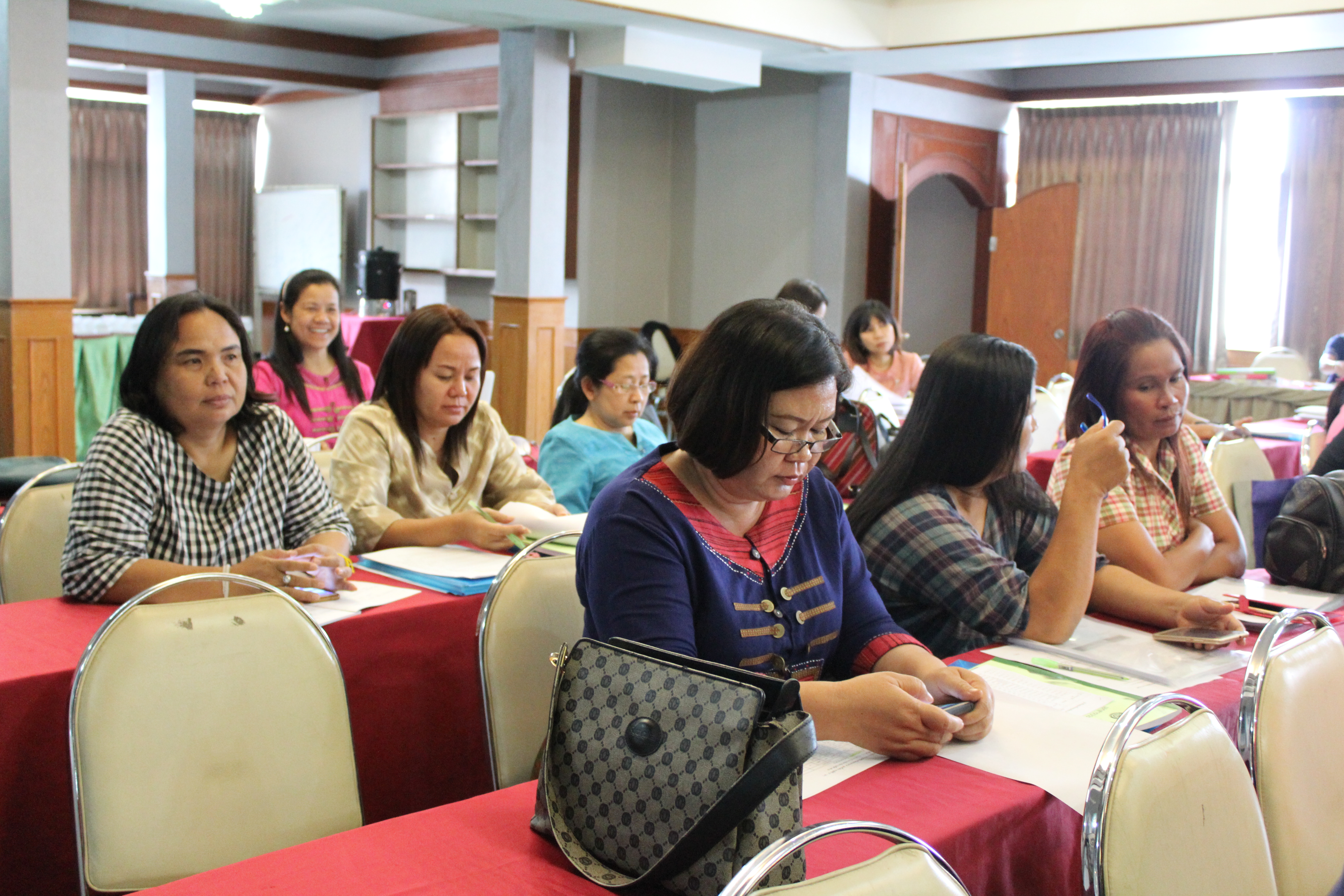 20 เมษายน 2561 โครงการฝึกอบรมการประเมินผลทุนหมุนเวียนกองทุนพัฒนาบทบาทสตรี ณ โรงแรมวสุ อำเภอเมืองมหาสารคาม จังหวัดมหาสารคาม