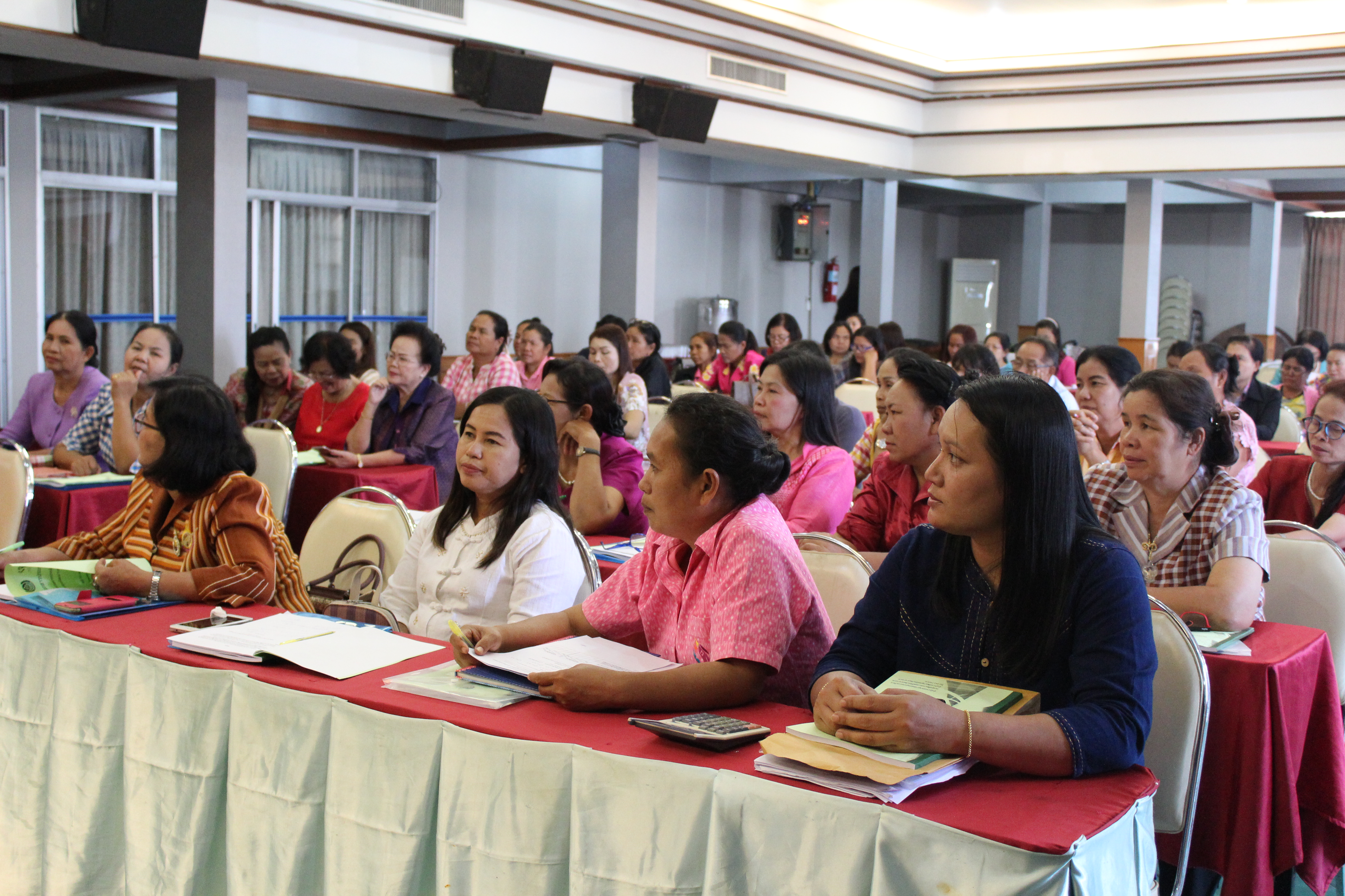 20 เมษายน 2561 โครงการฝึกอบรมการประเมินผลทุนหมุนเวียนกองทุนพัฒนาบทบาทสตรี ณ โรงแรมวสุ อำเภอเมืองมหาสารคาม จังหวัดมหาสารคาม