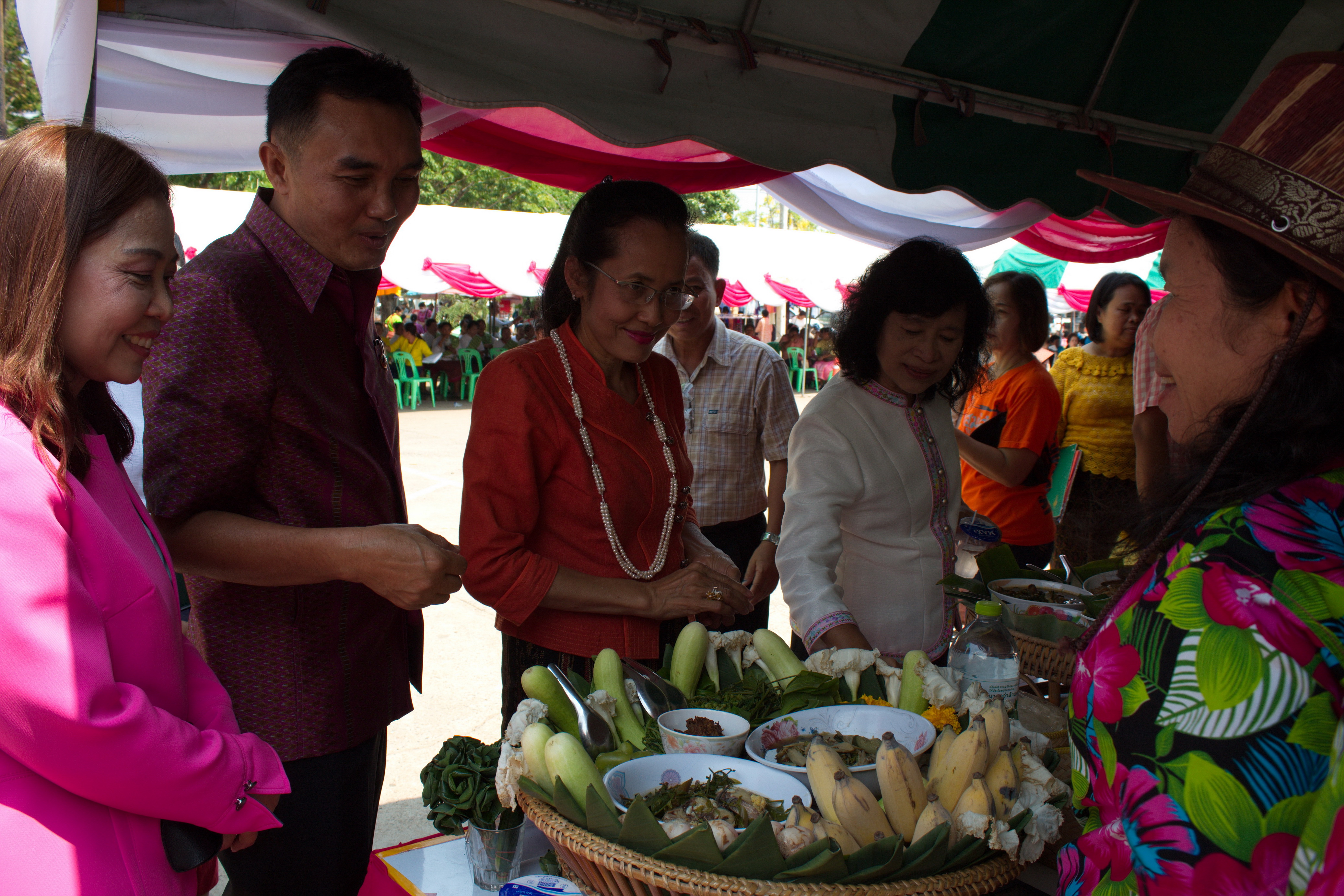 24 เมษายน 2561 พิธีเปิดงาน “สตรีโกสุมพิสัยรวมพลังขับเคลื่อนเศรษฐกิจชุมชน” ณ ที่ว่าการอำเภอโกสุมพิสัย จังหวัดมหาสารคาม