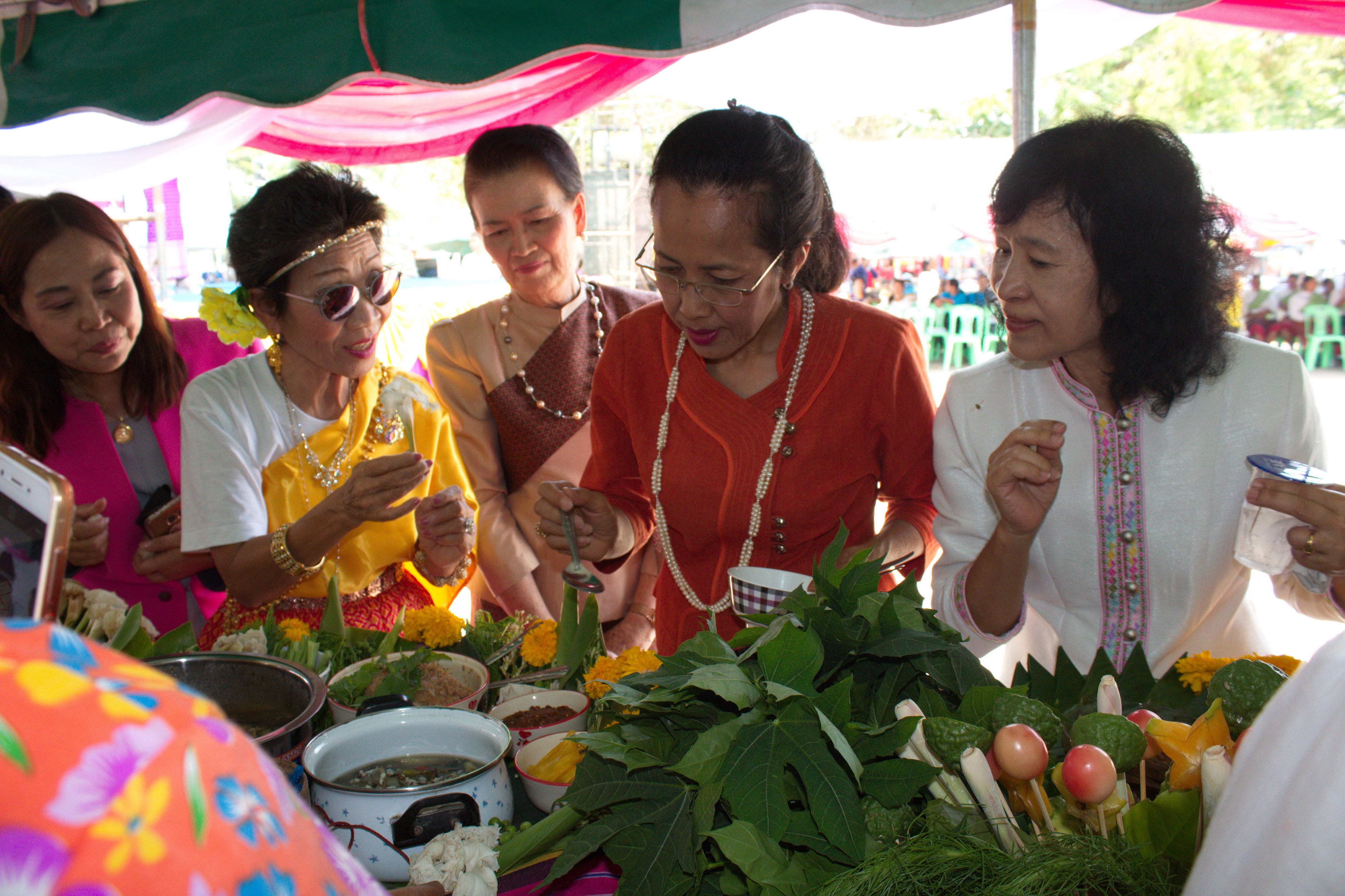 24 เมษายน 2561 พิธีเปิดงาน “สตรีโกสุมพิสัยรวมพลังขับเคลื่อนเศรษฐกิจชุมชน” ณ ที่ว่าการอำเภอโกสุมพิสัย จังหวัดมหาสารคาม