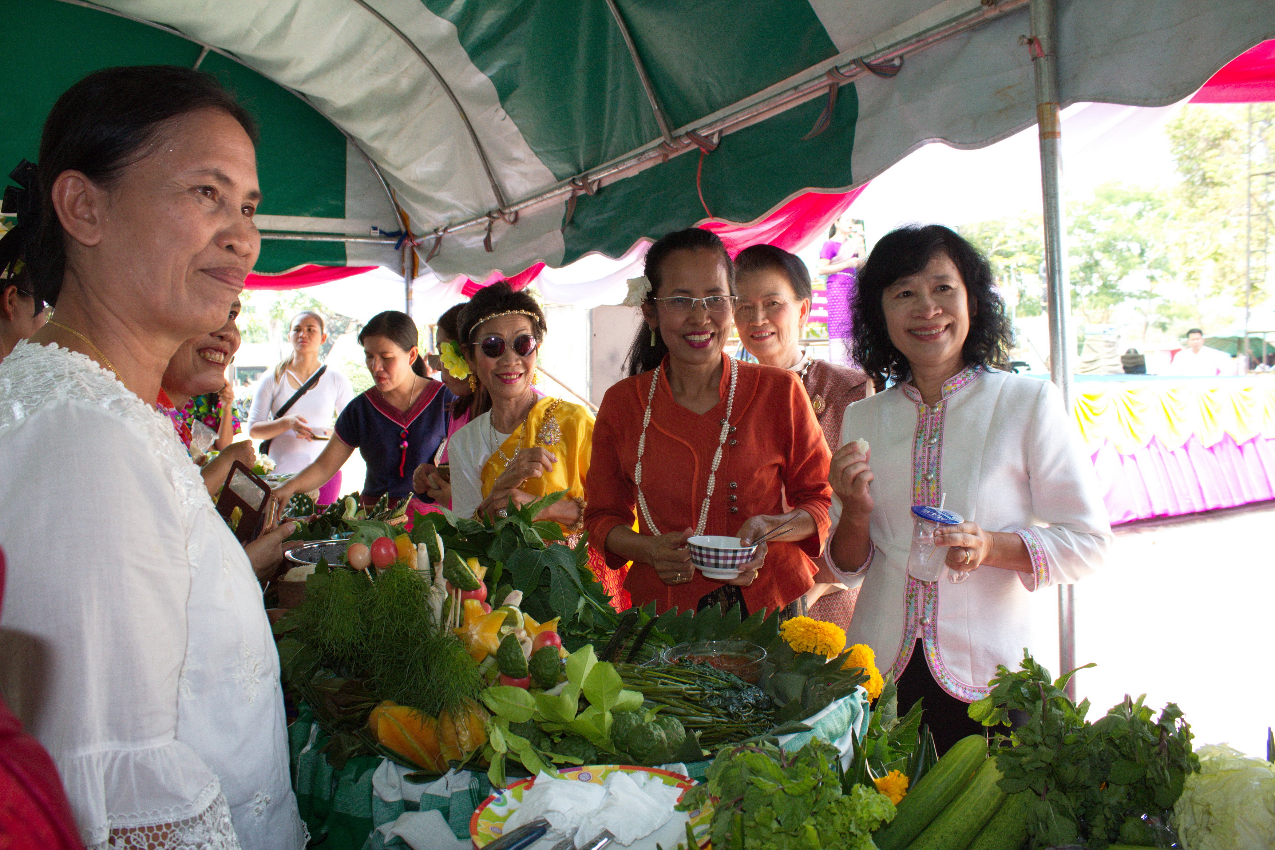 24 เมษายน 2561 พิธีเปิดงาน “สตรีโกสุมพิสัยรวมพลังขับเคลื่อนเศรษฐกิจชุมชน” ณ ที่ว่าการอำเภอโกสุมพิสัย จังหวัดมหาสารคาม