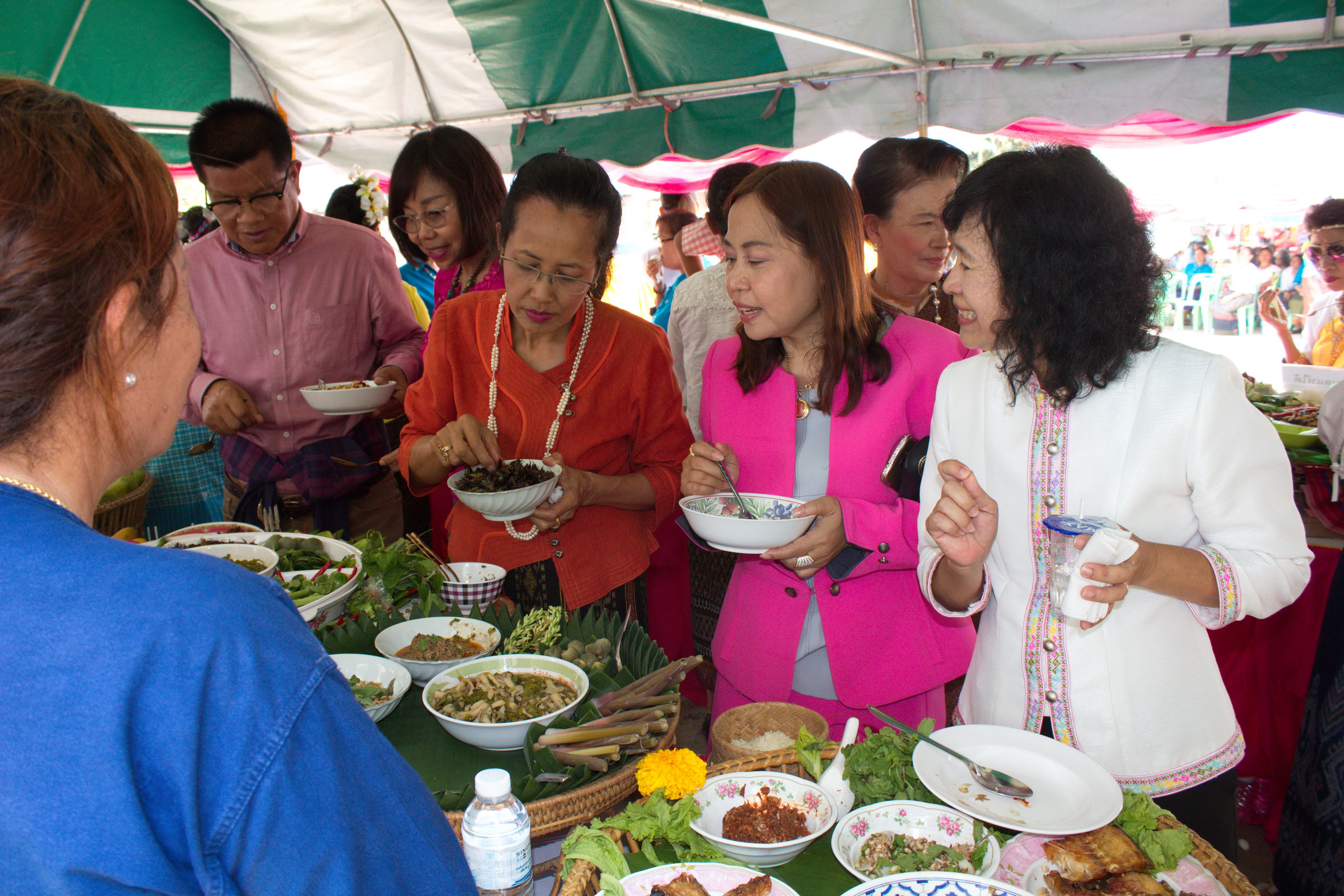 24 เมษายน 2561 พิธีเปิดงาน “สตรีโกสุมพิสัยรวมพลังขับเคลื่อนเศรษฐกิจชุมชน” ณ ที่ว่าการอำเภอโกสุมพิสัย จังหวัดมหาสารคาม