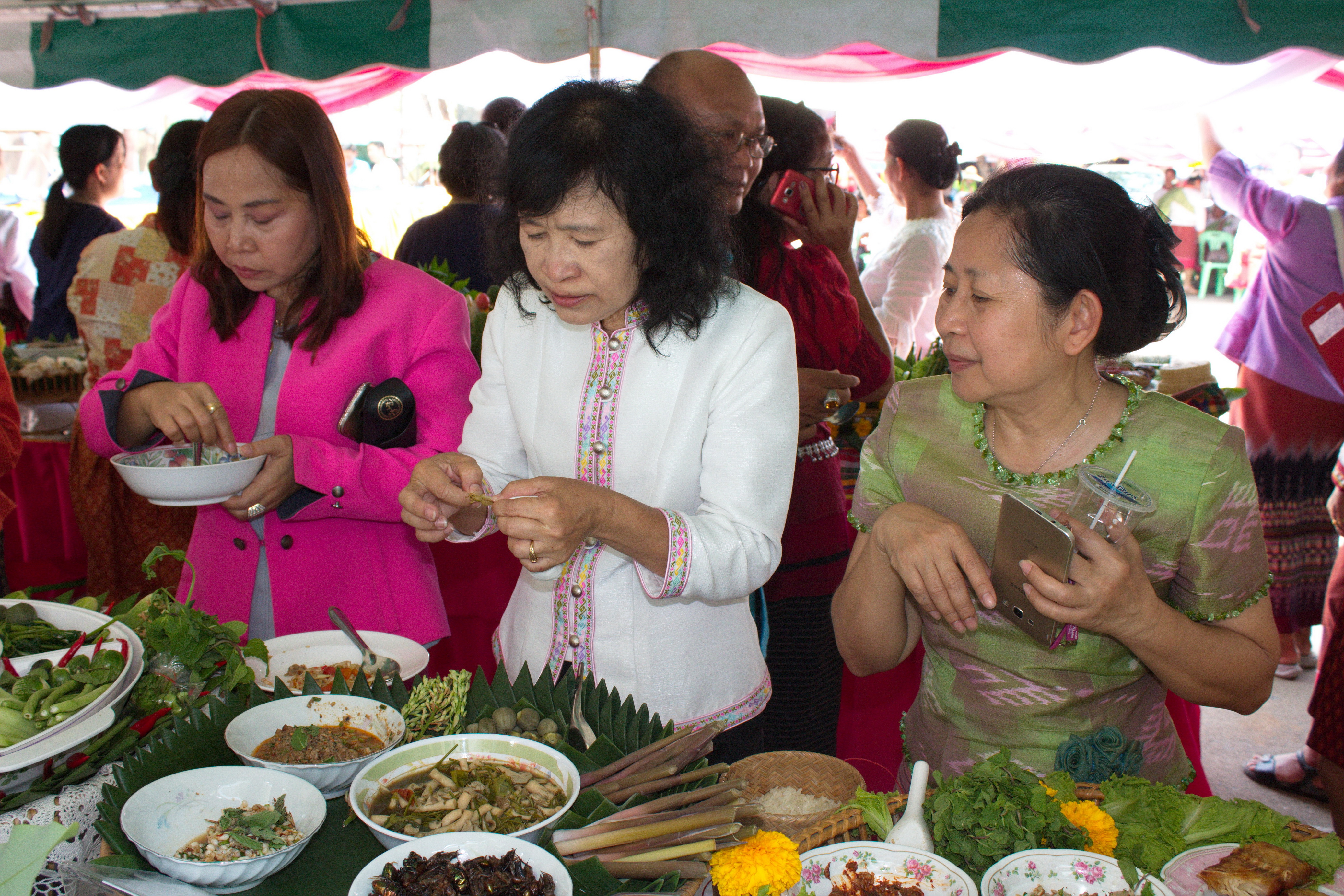 24 เมษายน 2561 พิธีเปิดงาน “สตรีโกสุมพิสัยรวมพลังขับเคลื่อนเศรษฐกิจชุมชน” ณ ที่ว่าการอำเภอโกสุมพิสัย จังหวัดมหาสารคาม
