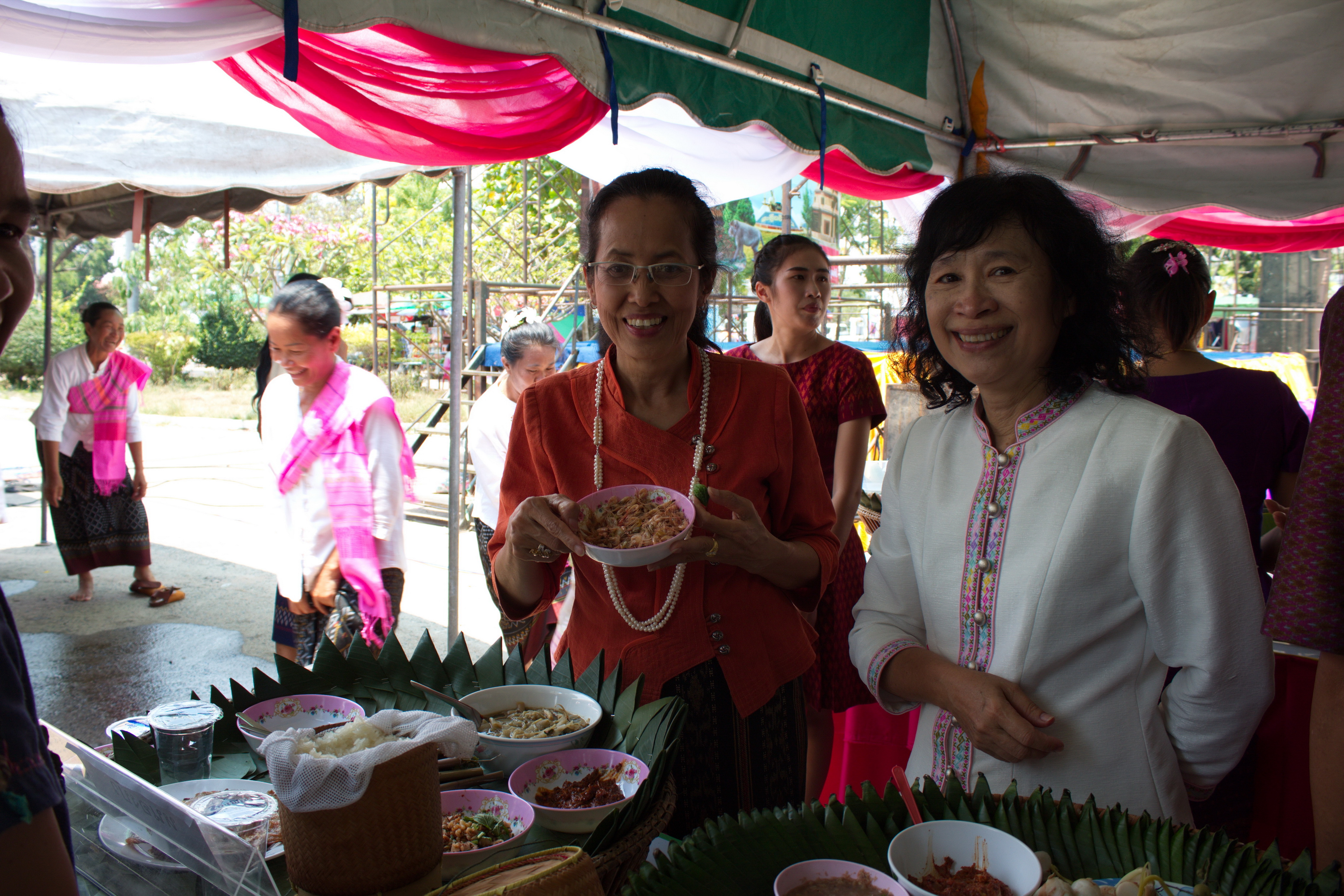 24 เมษายน 2561 พิธีเปิดงาน “สตรีโกสุมพิสัยรวมพลังขับเคลื่อนเศรษฐกิจชุมชน” ณ ที่ว่าการอำเภอโกสุมพิสัย จังหวัดมหาสารคาม