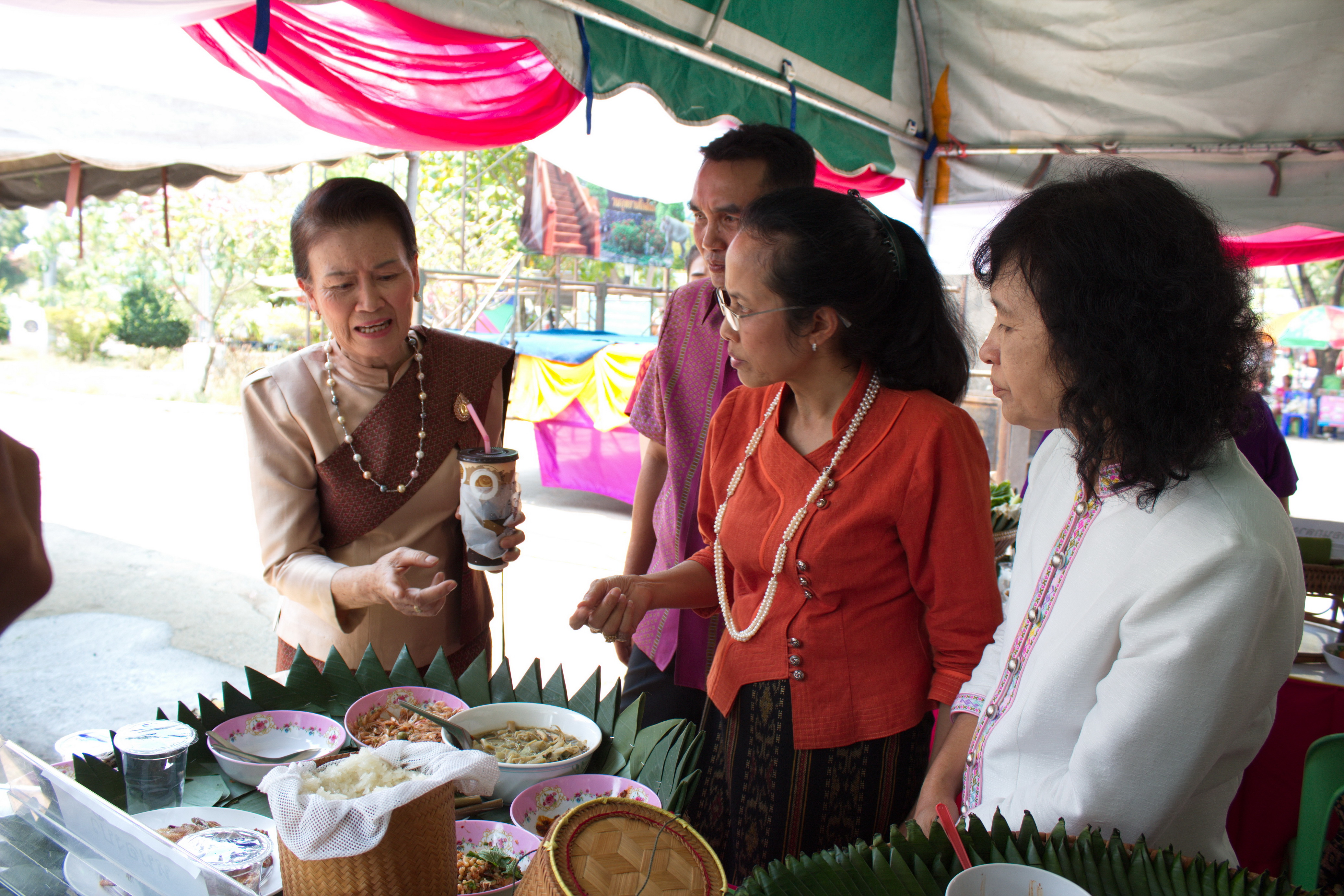 24 เมษายน 2561 พิธีเปิดงาน “สตรีโกสุมพิสัยรวมพลังขับเคลื่อนเศรษฐกิจชุมชน” ณ ที่ว่าการอำเภอโกสุมพิสัย จังหวัดมหาสารคาม