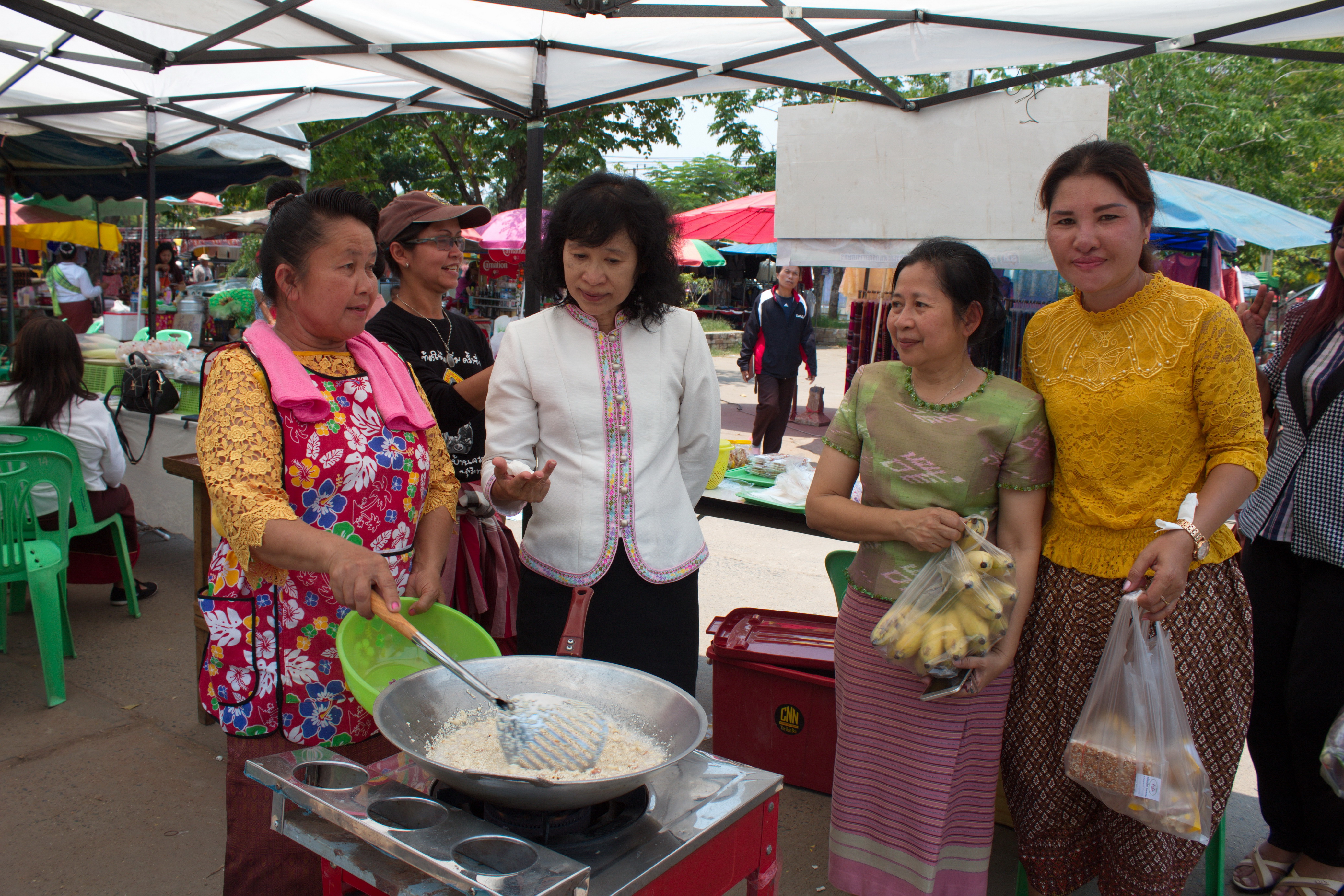 24 เมษายน 2561 พิธีเปิดงาน “สตรีโกสุมพิสัยรวมพลังขับเคลื่อนเศรษฐกิจชุมชน” ณ ที่ว่าการอำเภอโกสุมพิสัย จังหวัดมหาสารคาม