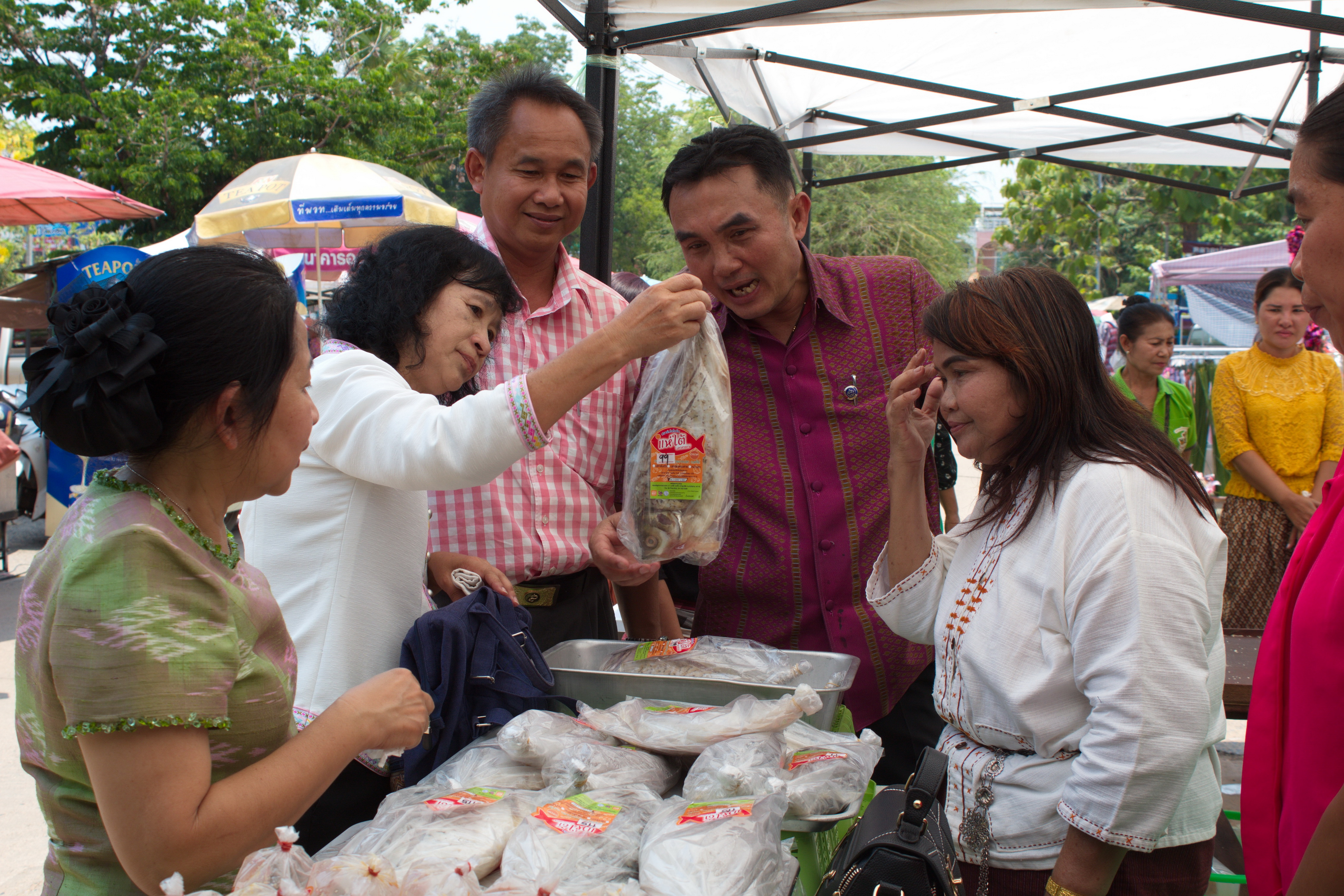 24 เมษายน 2561 พิธีเปิดงาน “สตรีโกสุมพิสัยรวมพลังขับเคลื่อนเศรษฐกิจชุมชน” ณ ที่ว่าการอำเภอโกสุมพิสัย จังหวัดมหาสารคาม