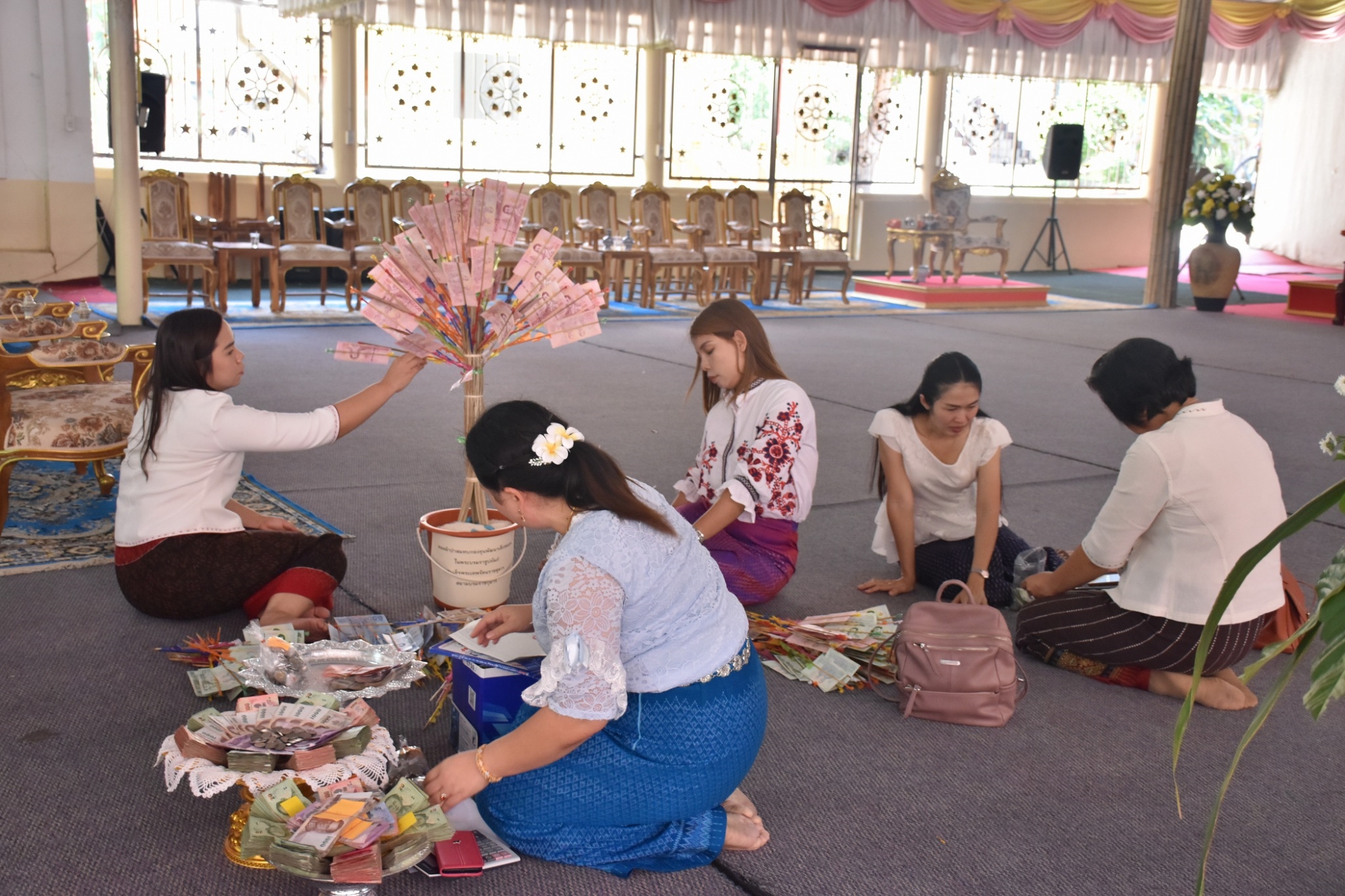 พิธีทอดผ้าป่ามหากุศลสมทบกองทุนพัฒนาเด็กชนบท ในพระราชูปถัมภ์สมเด็จพระเทพรัตนราชสุดาฯ สยามบรมราชกุมารี ประจำปี 2561 จังหวัดมหาสารคาม