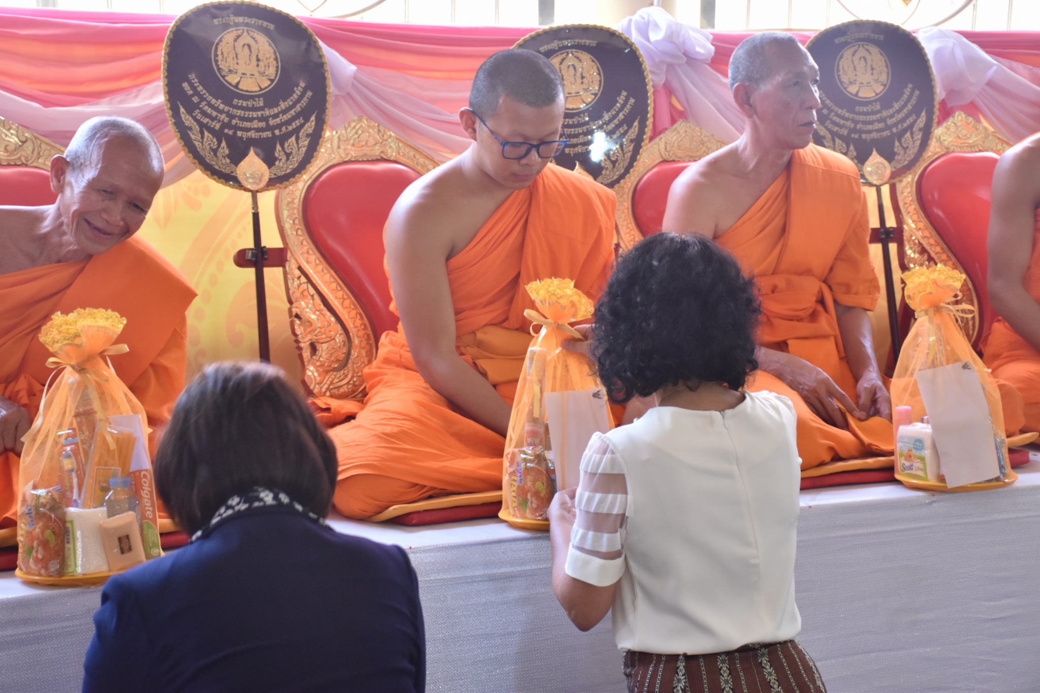 พิธีทอดผ้าป่ามหากุศลสมทบกองทุนพัฒนาเด็กชนบท ในพระราชูปถัมภ์สมเด็จพระเทพรัตนราชสุดาฯ สยามบรมราชกุมารี ประจำปี 2561 จังหวัดมหาสารคาม