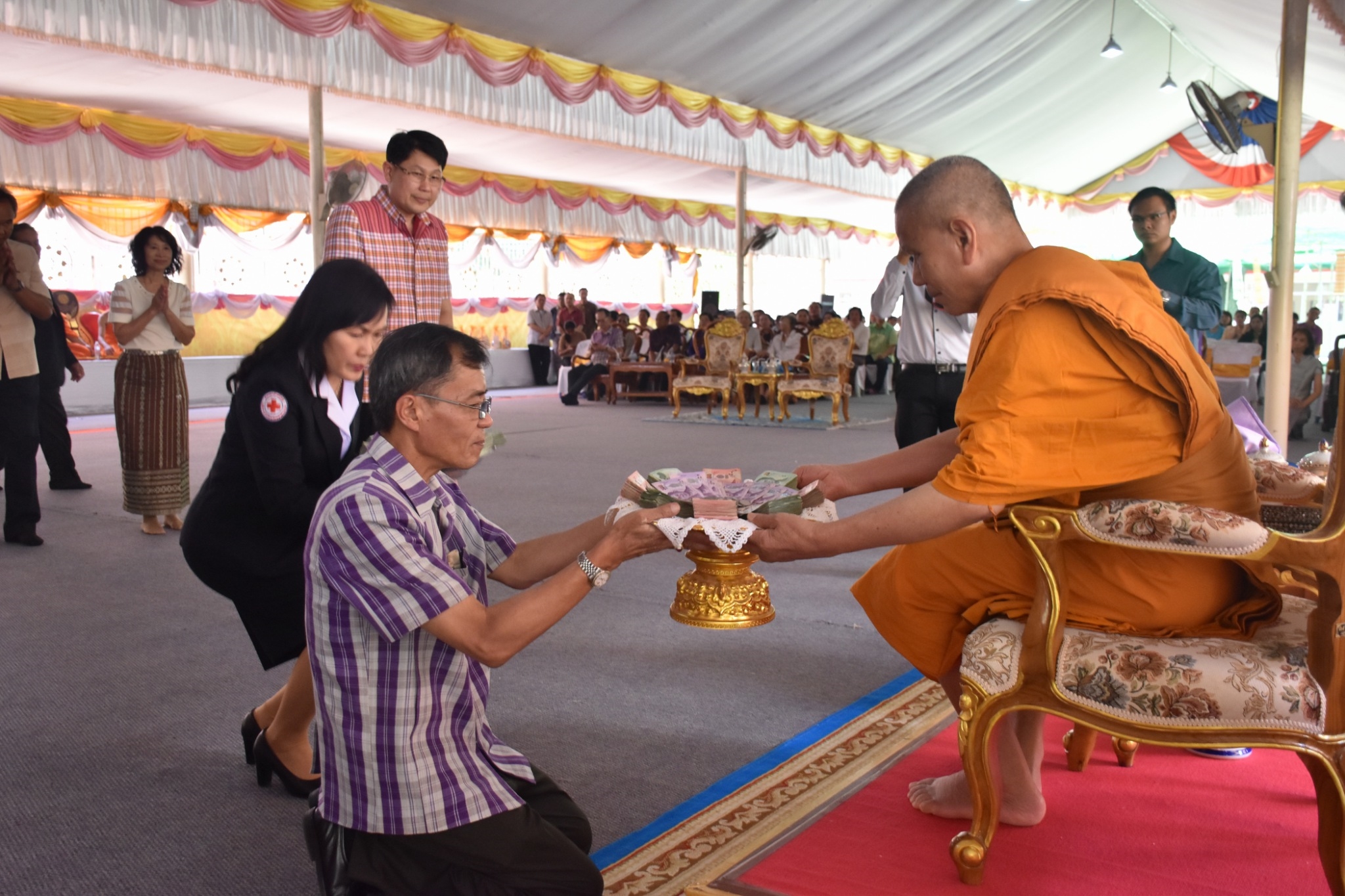 พิธีทอดผ้าป่ามหากุศลสมทบกองทุนพัฒนาเด็กชนบท ในพระราชูปถัมภ์สมเด็จพระเทพรัตนราชสุดาฯ สยามบรมราชกุมารี ประจำปี 2561 จังหวัดมหาสารคาม