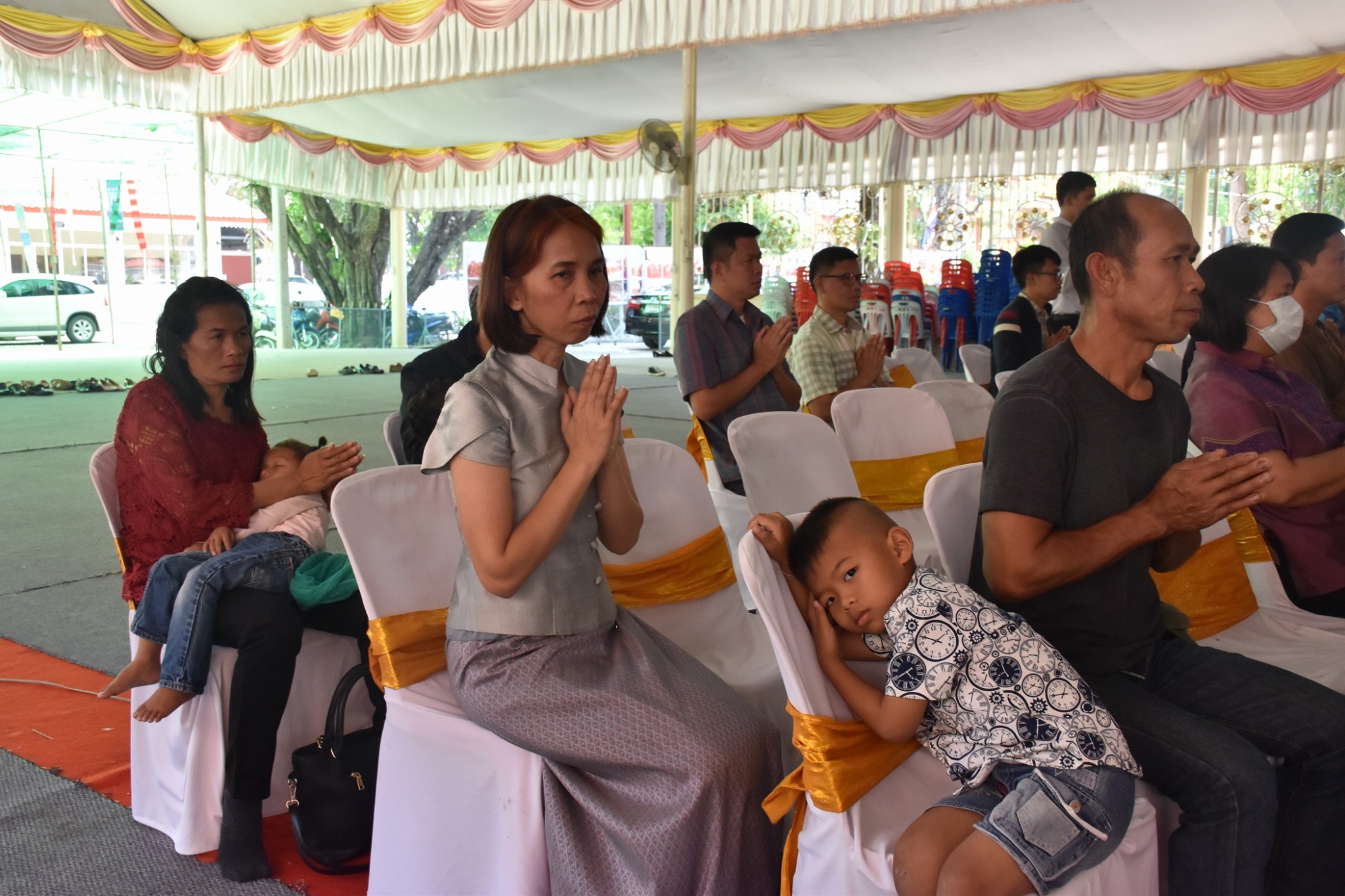พิธีทอดผ้าป่ามหากุศลสมทบกองทุนพัฒนาเด็กชนบท ในพระราชูปถัมภ์สมเด็จพระเทพรัตนราชสุดาฯ สยามบรมราชกุมารี ประจำปี 2561 จังหวัดมหาสารคาม