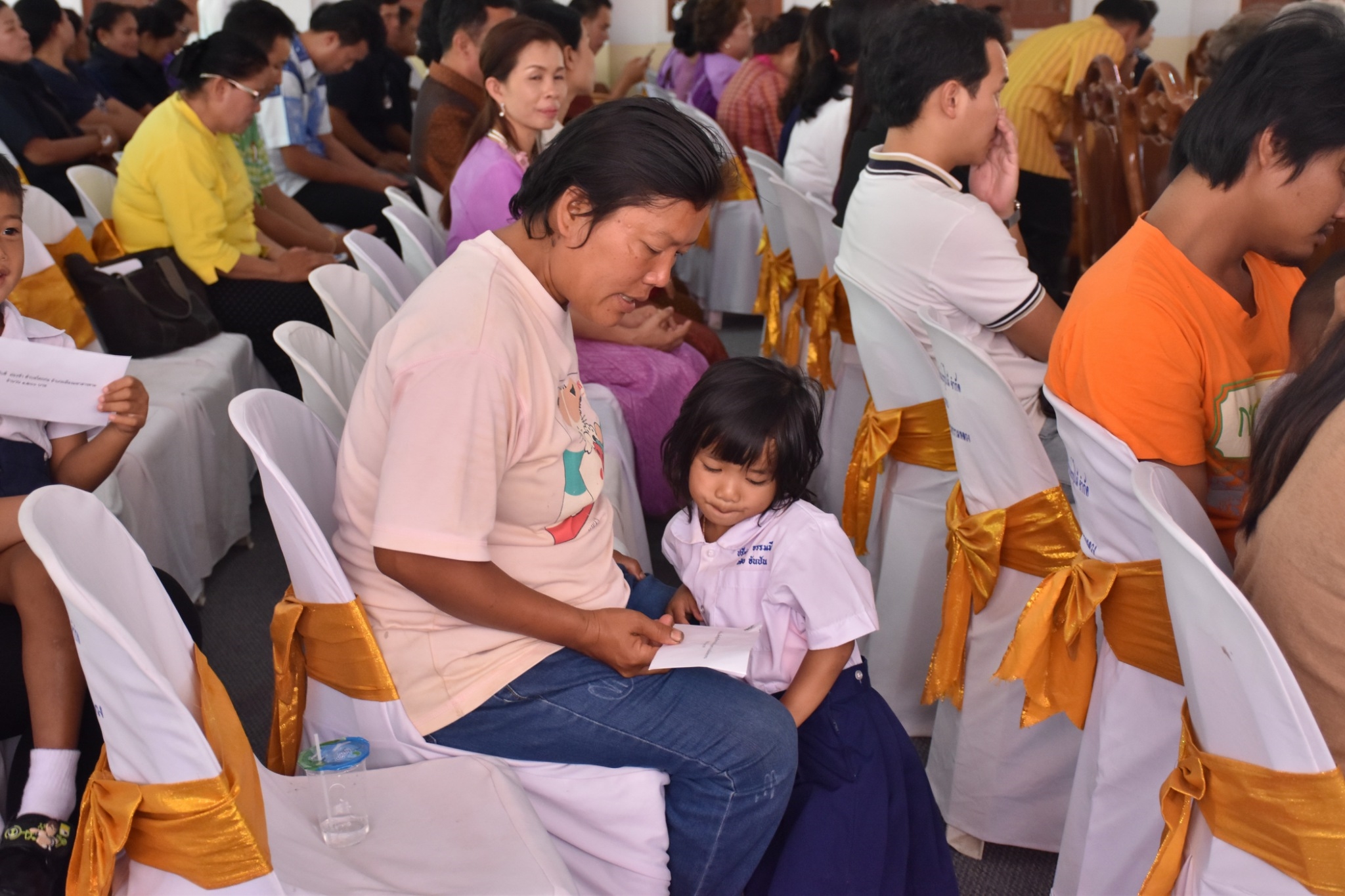 พิธีทอดผ้าป่ามหากุศลสมทบกองทุนพัฒนาเด็กชนบท ในพระราชูปถัมภ์สมเด็จพระเทพรัตนราชสุดาฯ สยามบรมราชกุมารี ประจำปี 2561 จังหวัดมหาสารคาม
