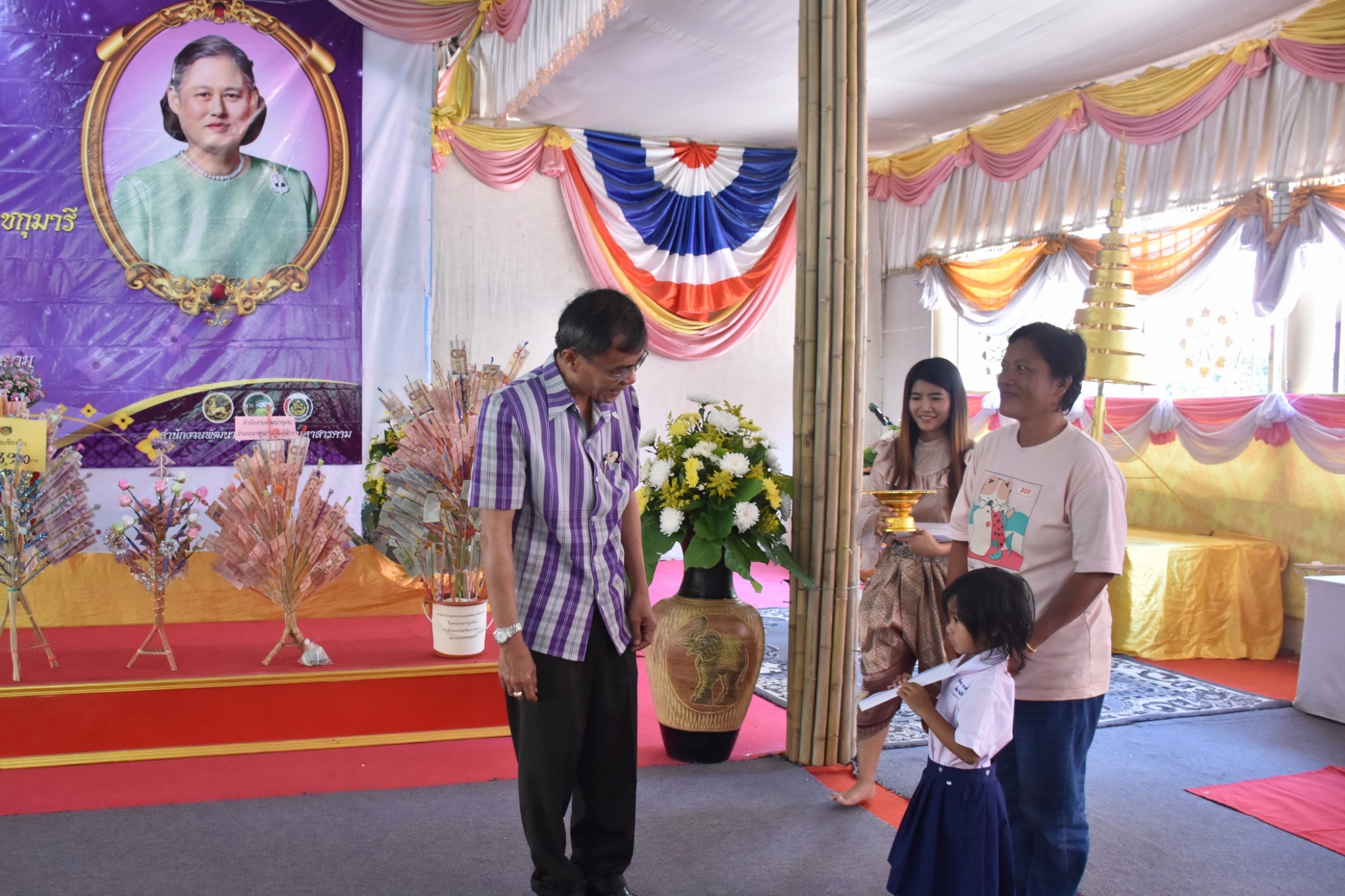 พิธีทอดผ้าป่ามหากุศลสมทบกองทุนพัฒนาเด็กชนบท ในพระราชูปถัมภ์สมเด็จพระเทพรัตนราชสุดาฯ สยามบรมราชกุมารี ประจำปี 2561 จังหวัดมหาสารคาม