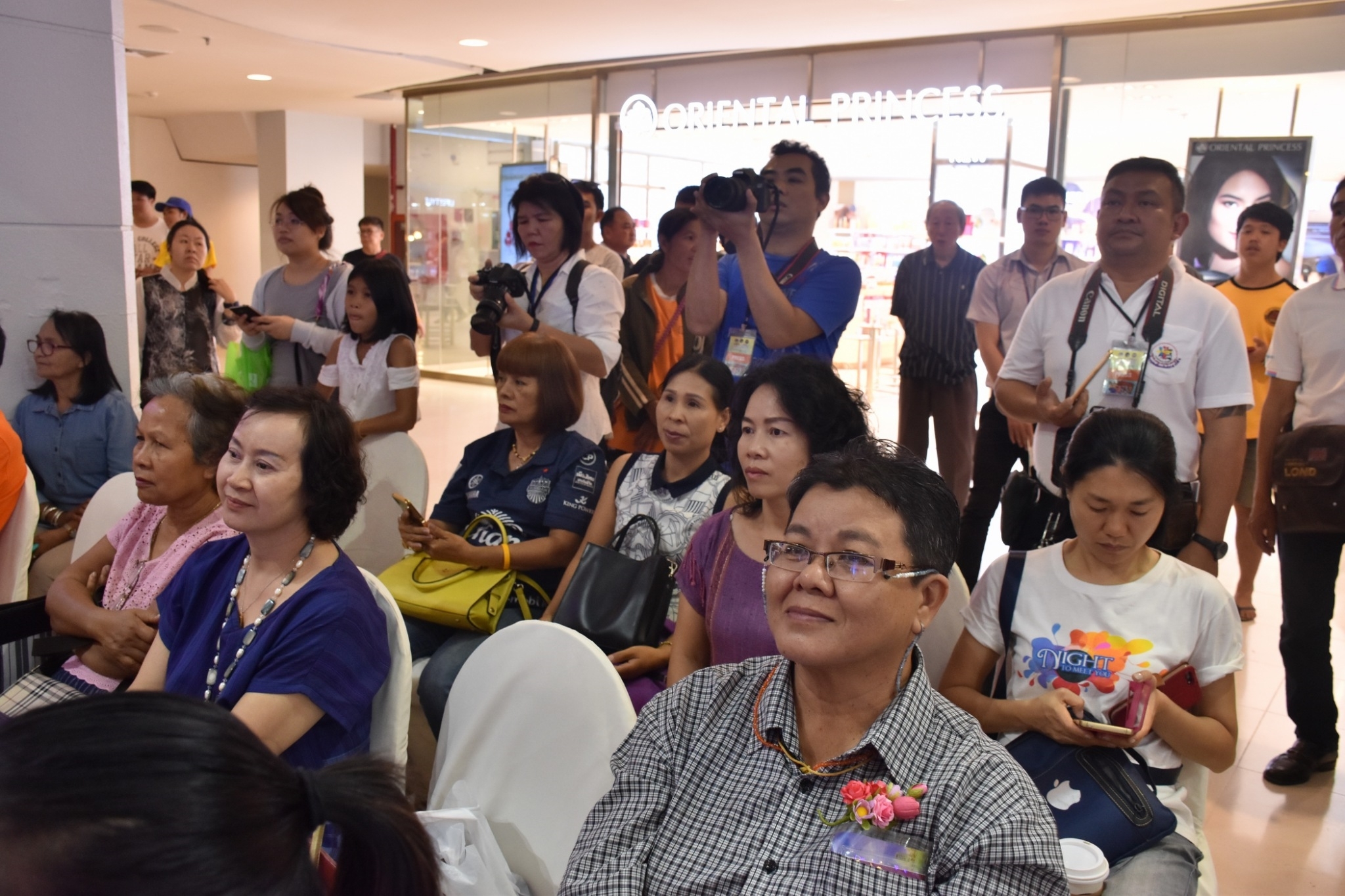 27 เมษายน 2561 งาน “มหาสารคาม สานศิลป์ ถิ่นแพรไหม” มหกรรมแสดงแฟชั่นและจำหน่ายผ้าไหม งานจำหน่ายสินค้า OTOP จังหวัดมหาสารคาม ณ ลานโปรโมชั่น ชั้น 1 ศูนย์การค้าเซ็นทรัลพลาซา จังหวัดอุดรธานี