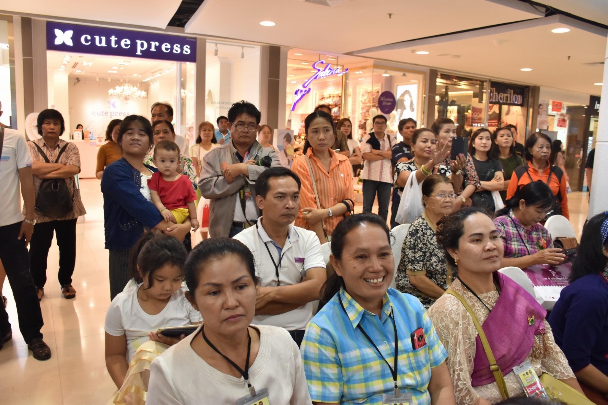27 เมษายน 2561 งาน “มหาสารคาม สานศิลป์ ถิ่นแพรไหม” มหกรรมแสดงแฟชั่นและจำหน่ายผ้าไหม งานจำหน่ายสินค้า OTOP จังหวัดมหาสารคาม ณ ลานโปรโมชั่น ชั้น 1 ศูนย์การค้าเซ็นทรัลพลาซา จังหวัดอุดรธานี