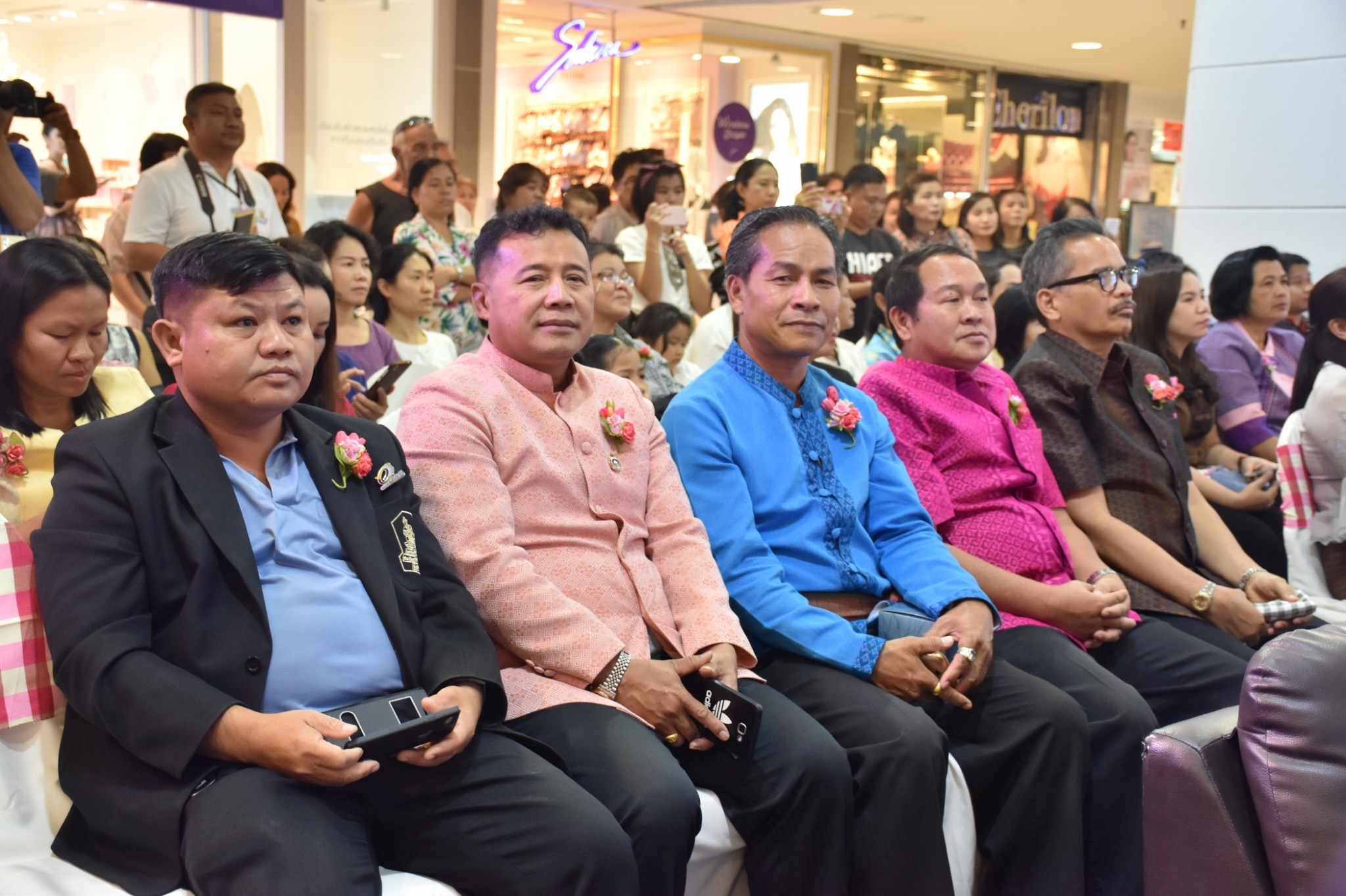 27 เมษายน 2561 งาน “มหาสารคาม สานศิลป์ ถิ่นแพรไหม” มหกรรมแสดงแฟชั่นและจำหน่ายผ้าไหม งานจำหน่ายสินค้า OTOP จังหวัดมหาสารคาม ณ ลานโปรโมชั่น ชั้น 1 ศูนย์การค้าเซ็นทรัลพลาซา จังหวัดอุดรธานี
