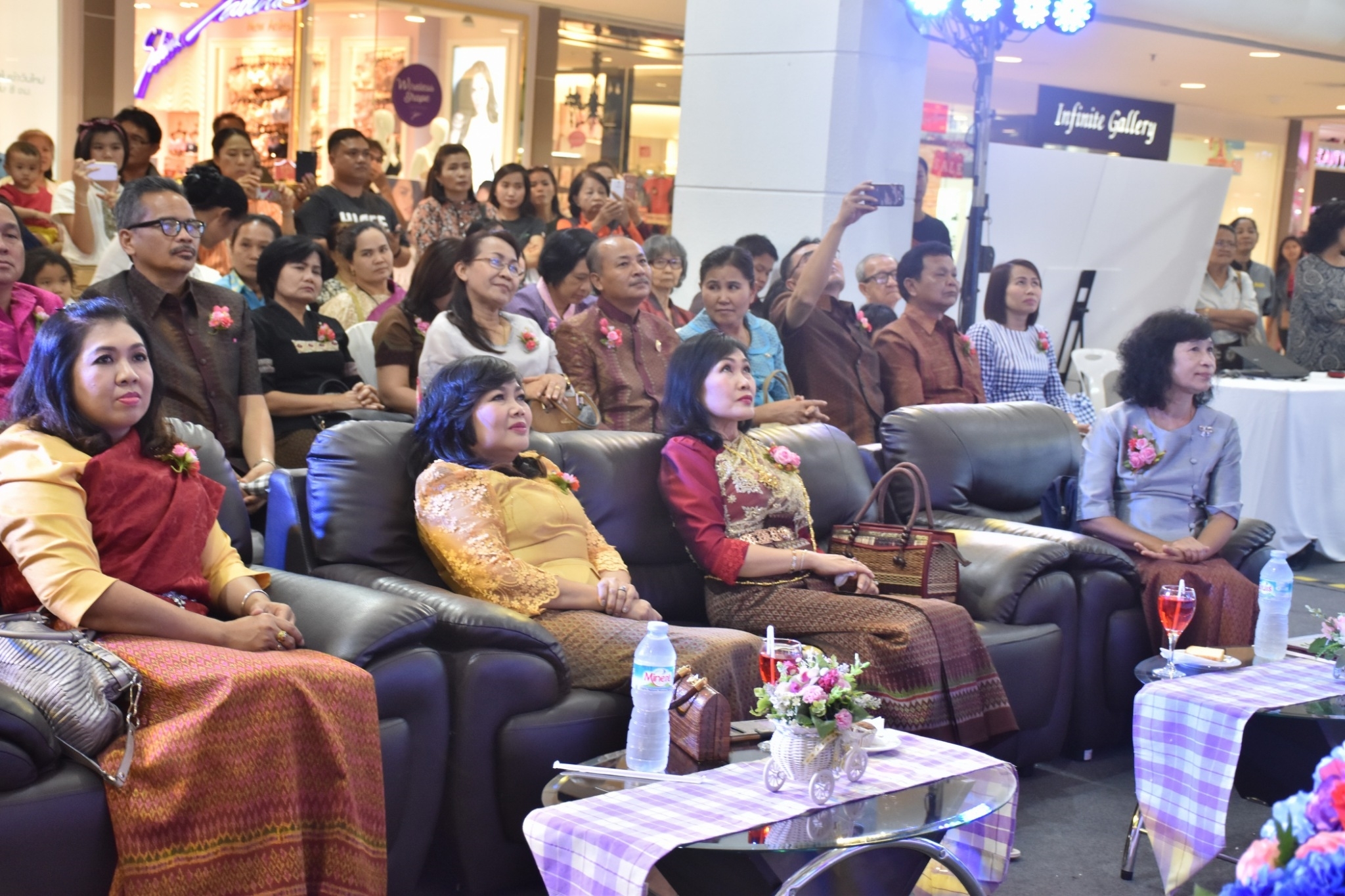 27 เมษายน 2561 งาน “มหาสารคาม สานศิลป์ ถิ่นแพรไหม” มหกรรมแสดงแฟชั่นและจำหน่ายผ้าไหม งานจำหน่ายสินค้า OTOP จังหวัดมหาสารคาม ณ ลานโปรโมชั่น ชั้น 1 ศูนย์การค้าเซ็นทรัลพลาซา จังหวัดอุดรธานี