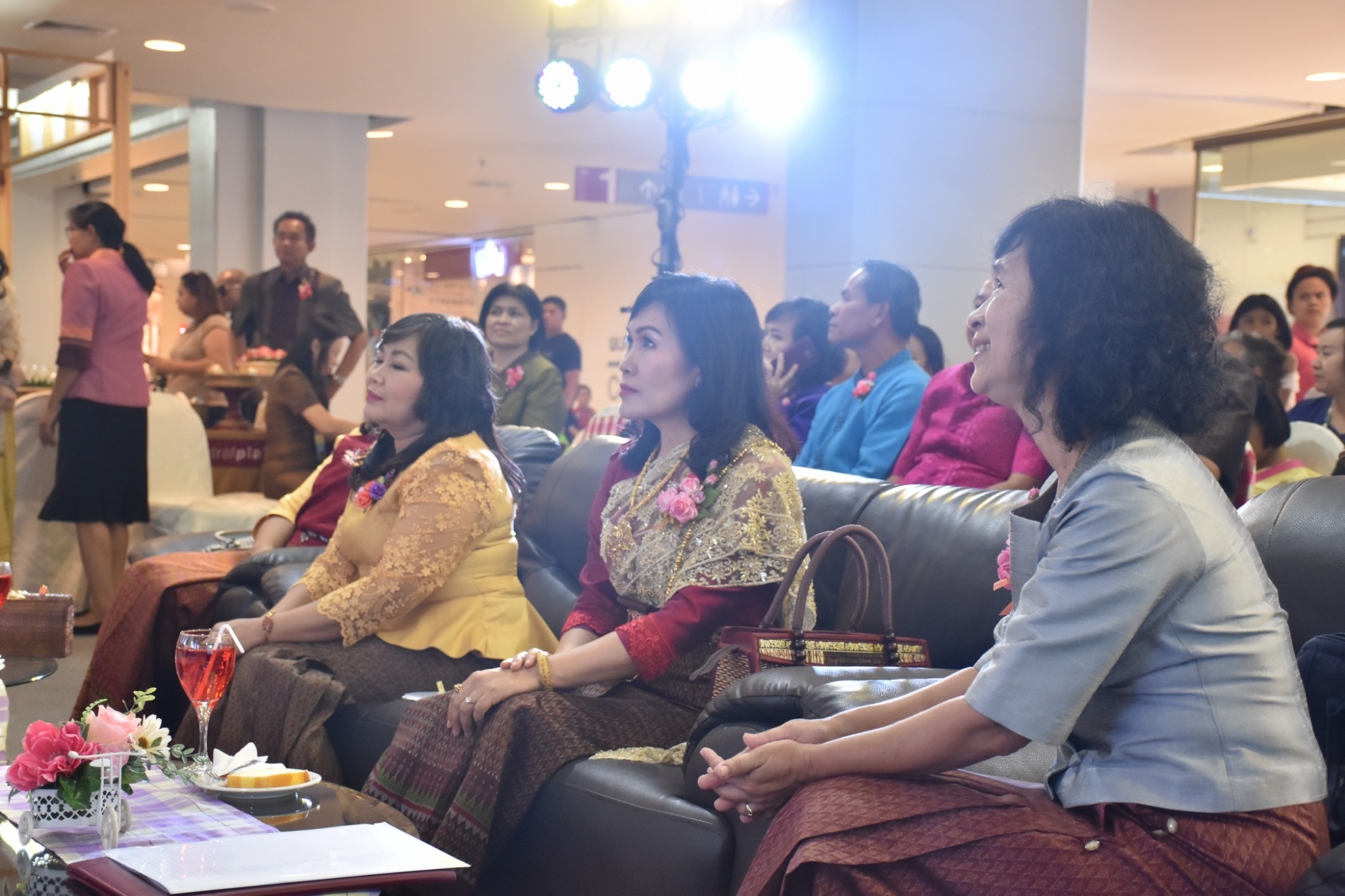 27 เมษายน 2561 งาน “มหาสารคาม สานศิลป์ ถิ่นแพรไหม” มหกรรมแสดงแฟชั่นและจำหน่ายผ้าไหม งานจำหน่ายสินค้า OTOP จังหวัดมหาสารคาม ณ ลานโปรโมชั่น ชั้น 1 ศูนย์การค้าเซ็นทรัลพลาซา จังหวัดอุดรธานี