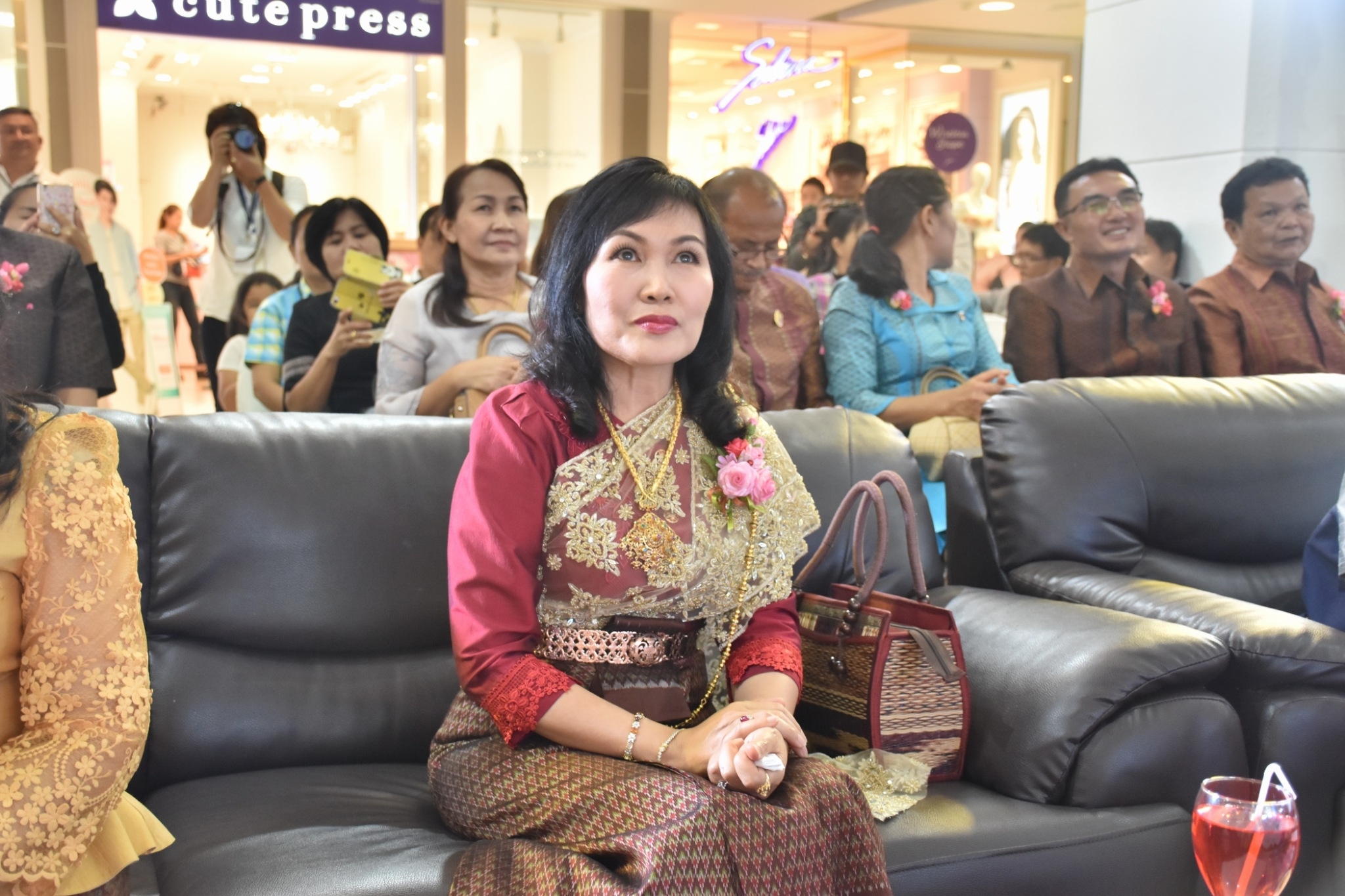 27 เมษายน 2561 งาน “มหาสารคาม สานศิลป์ ถิ่นแพรไหม” มหกรรมแสดงแฟชั่นและจำหน่ายผ้าไหม งานจำหน่ายสินค้า OTOP จังหวัดมหาสารคาม ณ ลานโปรโมชั่น ชั้น 1 ศูนย์การค้าเซ็นทรัลพลาซา จังหวัดอุดรธานี