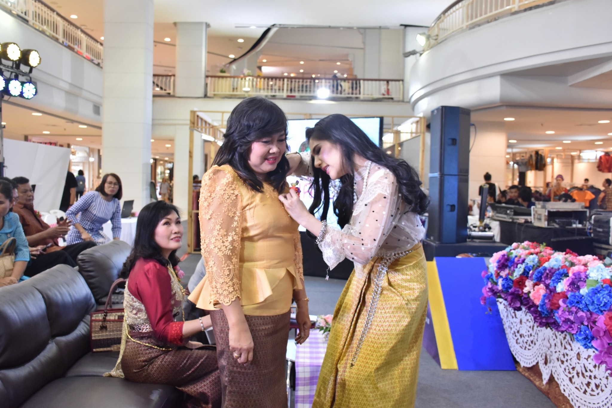 27 เมษายน 2561 งาน “มหาสารคาม สานศิลป์ ถิ่นแพรไหม” มหกรรมแสดงแฟชั่นและจำหน่ายผ้าไหม งานจำหน่ายสินค้า OTOP จังหวัดมหาสารคาม ณ ลานโปรโมชั่น ชั้น 1 ศูนย์การค้าเซ็นทรัลพลาซา จังหวัดอุดรธานี