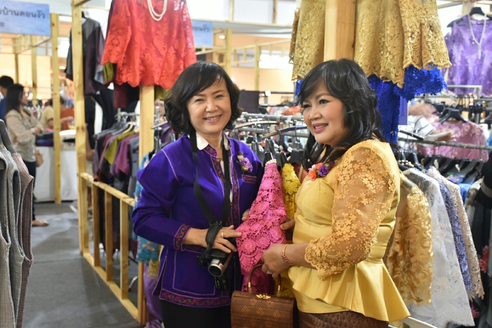 27 เมษายน 2561 งาน “มหาสารคาม สานศิลป์ ถิ่นแพรไหม” มหกรรมแสดงแฟชั่นและจำหน่ายผ้าไหม งานจำหน่ายสินค้า OTOP จังหวัดมหาสารคาม ณ ลานโปรโมชั่น ชั้น 1 ศูนย์การค้าเซ็นทรัลพลาซา จังหวัดอุดรธานี