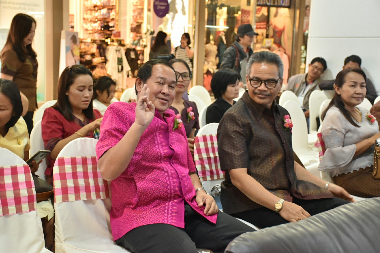 27 เมษายน 2561 งาน “มหาสารคาม สานศิลป์ ถิ่นแพรไหม” มหกรรมแสดงแฟชั่นและจำหน่ายผ้าไหม งานจำหน่ายสินค้า OTOP จังหวัดมหาสารคาม ณ ลานโปรโมชั่น ชั้น 1 ศูนย์การค้าเซ็นทรัลพลาซา จังหวัดอุดรธานี