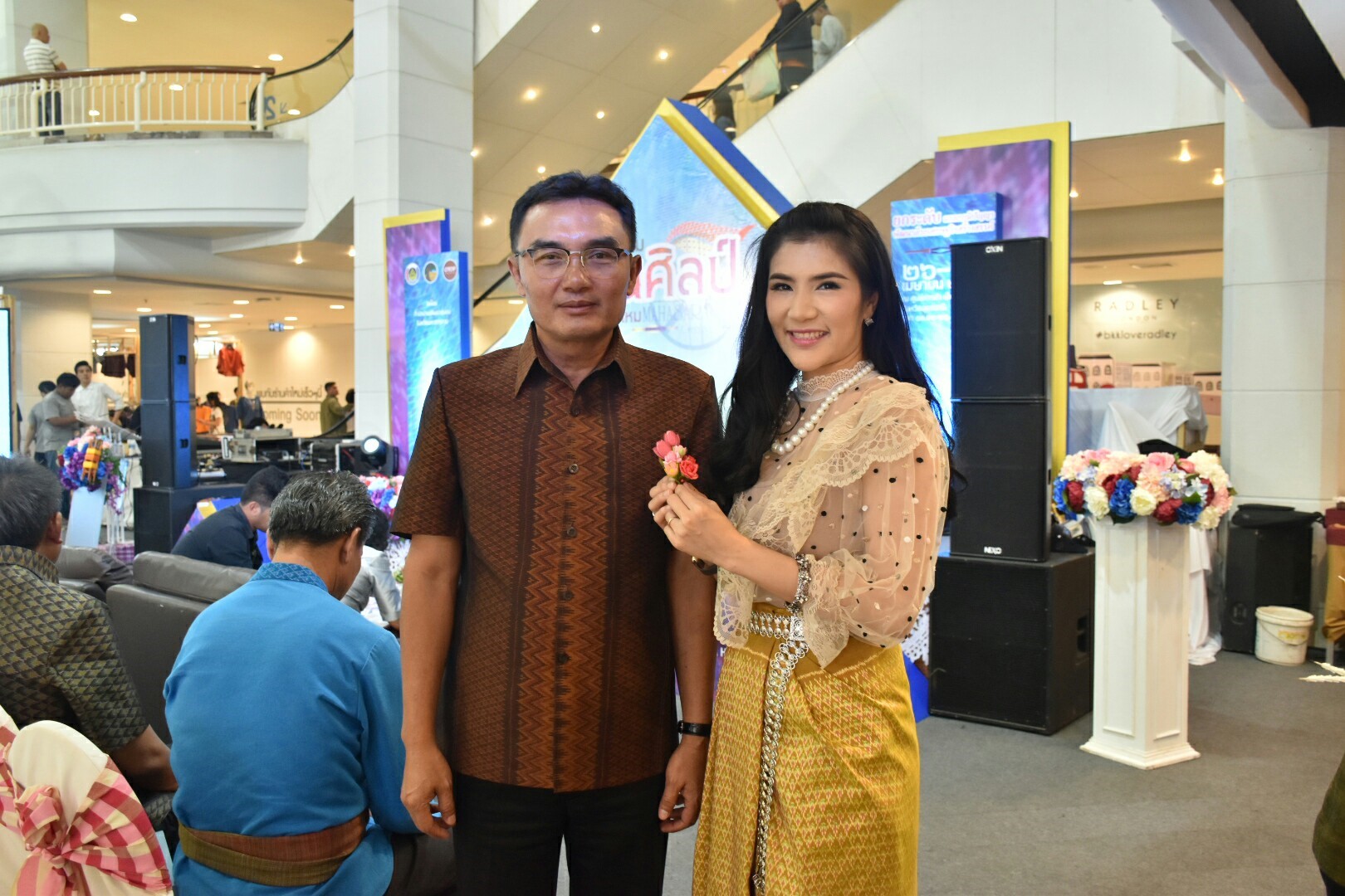 27 เมษายน 2561 งาน “มหาสารคาม สานศิลป์ ถิ่นแพรไหม” มหกรรมแสดงแฟชั่นและจำหน่ายผ้าไหม งานจำหน่ายสินค้า OTOP จังหวัดมหาสารคาม ณ ลานโปรโมชั่น ชั้น 1 ศูนย์การค้าเซ็นทรัลพลาซา จังหวัดอุดรธานี