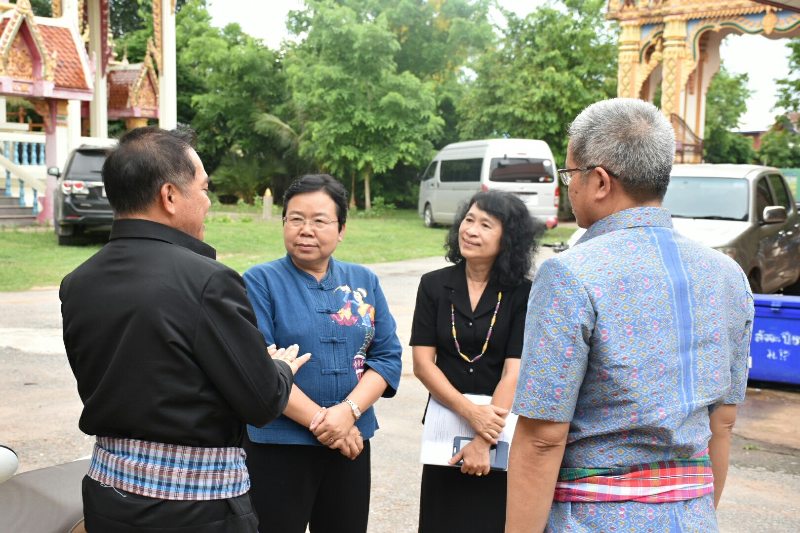 24 พฤษภาคม 2561 ผู้ตรวจราชการกระทรวงมหาดไทย ลงพื้นที่ติดตามการดำเนินงานการขับเคลื่อนการพัฒนาประเทศตามโครงการไทยนิยม ยั่งยืน เวทีที่ 4 ณ วัดโพธิ์หนองบุญชู หมู่ 17 บ้านหนองบุญชู ตำบลกู่ทอง อำเภอเชียงยืน จังหวัดมหาสารคาม