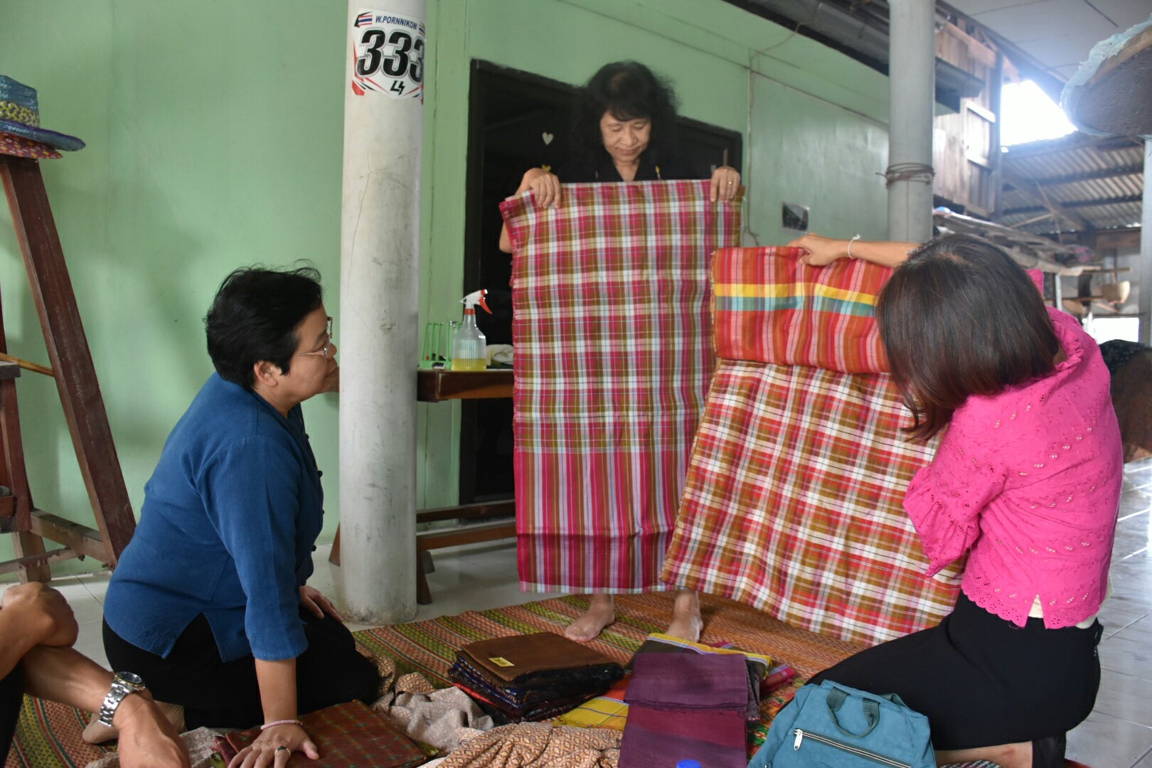 24 พฤษภาคม 2561 ผู้ตรวจราชการกระทรวงมหาดไทย ลงพื้นที่ติดตามการดำเนินงานการขับเคลื่อนการพัฒนาประเทศตามโครงการไทยนิยม ยั่งยืน เวทีที่ 4 ณ วัดโพธิ์หนองบุญชู หมู่ 17 บ้านหนองบุญชู ตำบลกู่ทอง อำเภอเชียงยืน จังหวัดมหาสารคาม