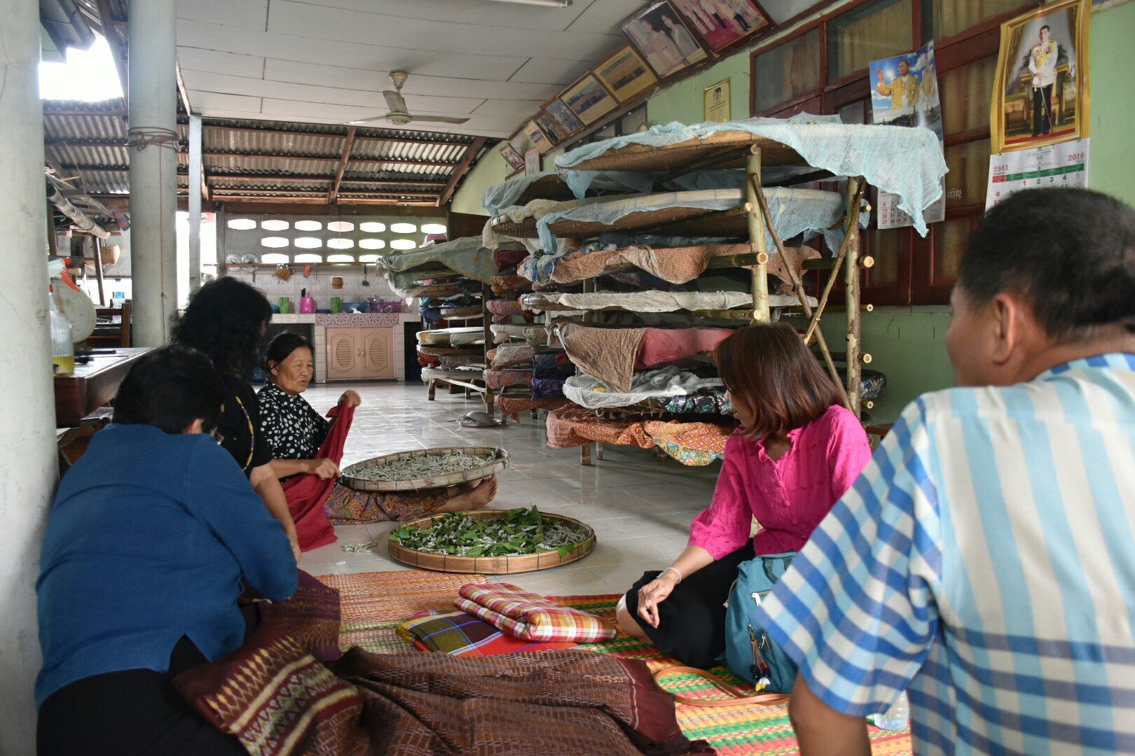24 พฤษภาคม 2561 ผู้ตรวจราชการกระทรวงมหาดไทย ลงพื้นที่ติดตามการดำเนินงานการขับเคลื่อนการพัฒนาประเทศตามโครงการไทยนิยม ยั่งยืน เวทีที่ 4 ณ วัดโพธิ์หนองบุญชู หมู่ 17 บ้านหนองบุญชู ตำบลกู่ทอง อำเภอเชียงยืน จังหวัดมหาสารคาม