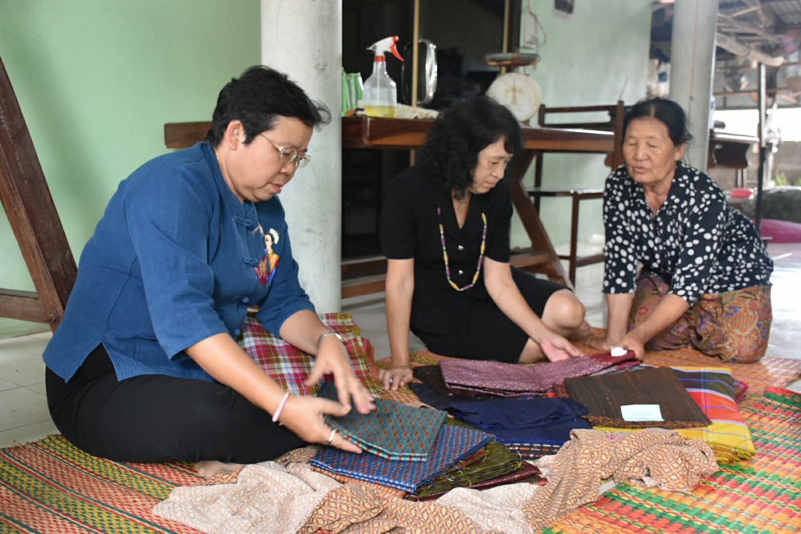 24 พฤษภาคม 2561 ผู้ตรวจราชการกระทรวงมหาดไทย ลงพื้นที่ติดตามการดำเนินงานการขับเคลื่อนการพัฒนาประเทศตามโครงการไทยนิยม ยั่งยืน เวทีที่ 4 ณ วัดโพธิ์หนองบุญชู หมู่ 17 บ้านหนองบุญชู ตำบลกู่ทอง อำเภอเชียงยืน จังหวัดมหาสารคาม