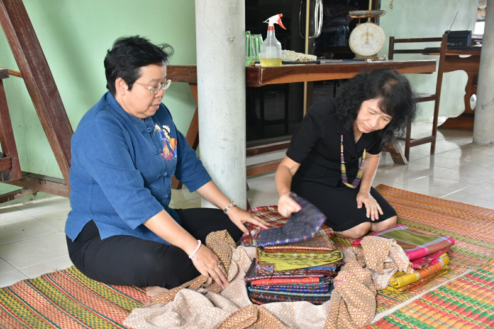 24 พฤษภาคม 2561 ผู้ตรวจราชการกระทรวงมหาดไทย ลงพื้นที่ติดตามการดำเนินงานการขับเคลื่อนการพัฒนาประเทศตามโครงการไทยนิยม ยั่งยืน เวทีที่ 4 ณ วัดโพธิ์หนองบุญชู หมู่ 17 บ้านหนองบุญชู ตำบลกู่ทอง อำเภอเชียงยืน จังหวัดมหาสารคาม