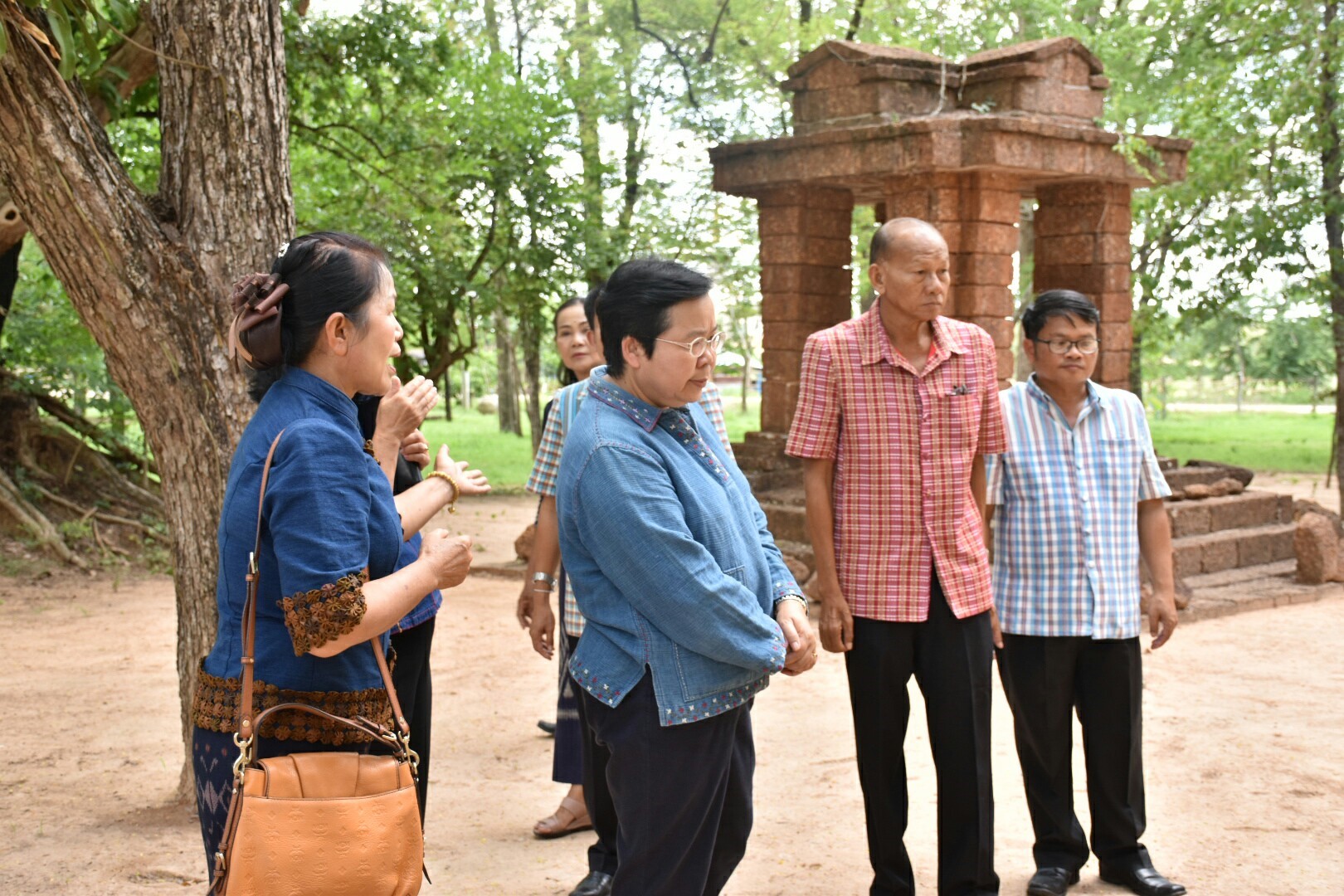 25 พฤษภาคม 2561 การตรวจเยี่ยมการดำเนินงานสารสนเทศตำบลต้นแบบเพื่อการพัฒนาคุณภาพชีวิต ตำบลหนองทุ่ม อ.วาปีปทุม และหมู่บ้านสารสนเทศต้นแบบเพื่อการพัฒนาคุณภาพชีวิต บ้านหนองเผือก หมู่ที่ 3 ตำบลหนองทุ่ม อำเภอวาปีปทุม