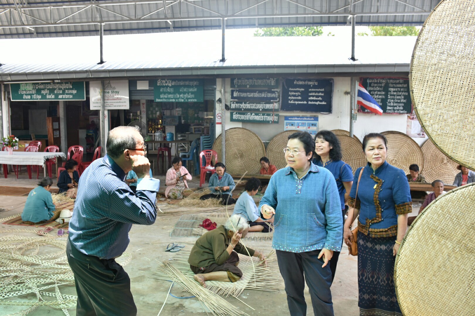 25 พฤษภาคม 2561 การตรวจเยี่ยมการดำเนินงานสารสนเทศตำบลต้นแบบเพื่อการพัฒนาคุณภาพชีวิต ตำบลหนองทุ่ม อ.วาปีปทุม และหมู่บ้านสารสนเทศต้นแบบเพื่อการพัฒนาคุณภาพชีวิต บ้านหนองเผือก หมู่ที่ 3 ตำบลหนองทุ่ม อำเภอวาปีปทุม