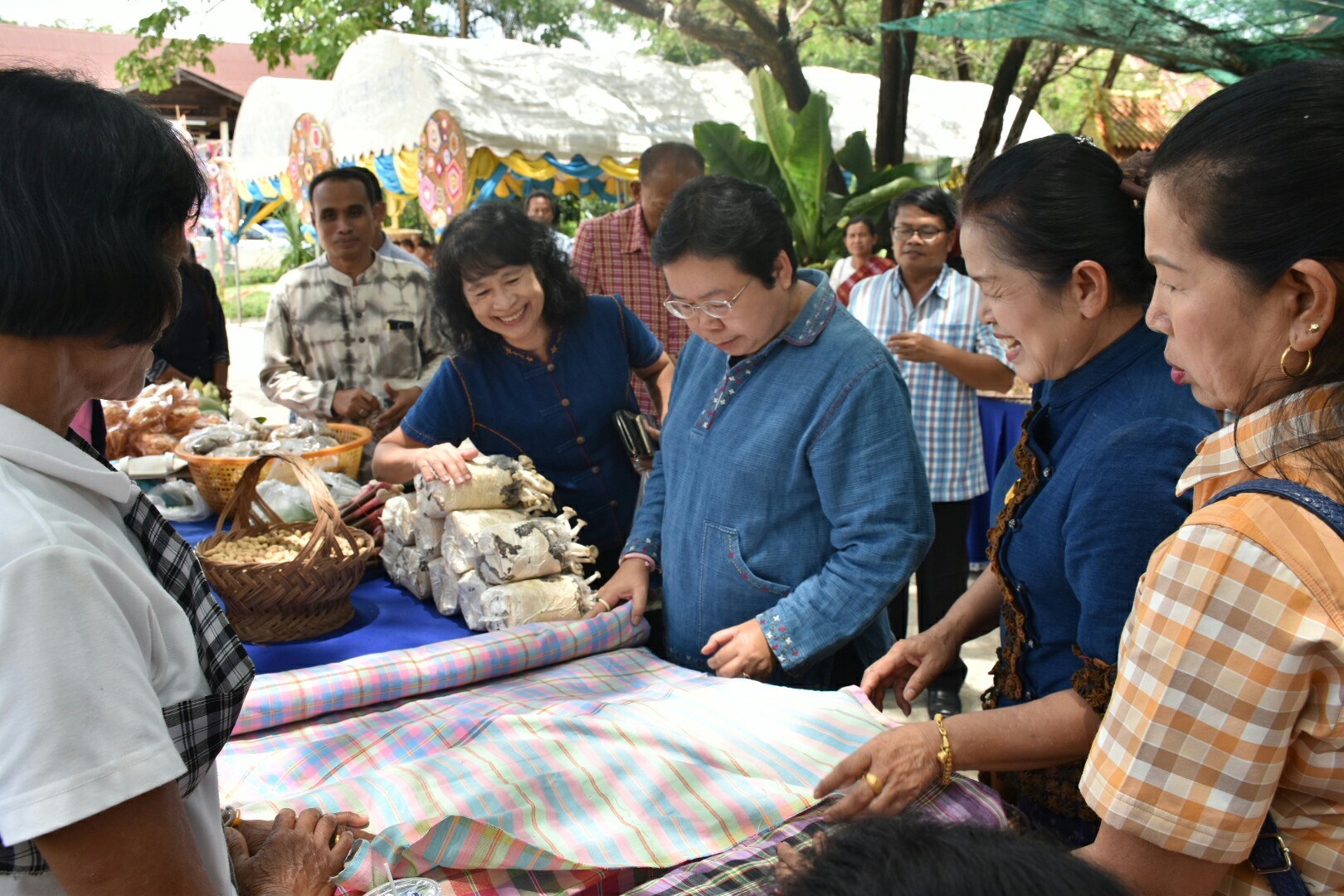 25 พฤษภาคม 2561 การตรวจเยี่ยมการดำเนินงานสารสนเทศตำบลต้นแบบเพื่อการพัฒนาคุณภาพชีวิต ตำบลหนองทุ่ม อ.วาปีปทุม และหมู่บ้านสารสนเทศต้นแบบเพื่อการพัฒนาคุณภาพชีวิต บ้านหนองเผือก หมู่ที่ 3 ตำบลหนองทุ่ม อำเภอวาปีปทุม
