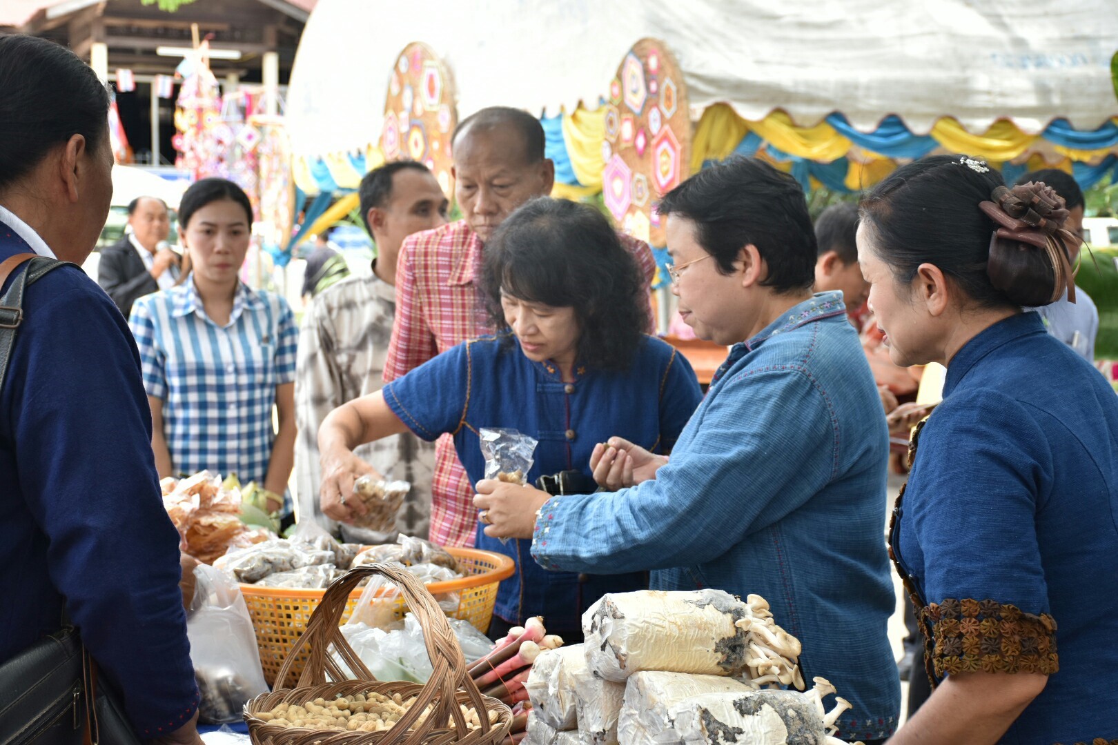 25 พฤษภาคม 2561 การตรวจเยี่ยมการดำเนินงานสารสนเทศตำบลต้นแบบเพื่อการพัฒนาคุณภาพชีวิต ตำบลหนองทุ่ม อ.วาปีปทุม และหมู่บ้านสารสนเทศต้นแบบเพื่อการพัฒนาคุณภาพชีวิต บ้านหนองเผือก หมู่ที่ 3 ตำบลหนองทุ่ม อำเภอวาปีปทุม