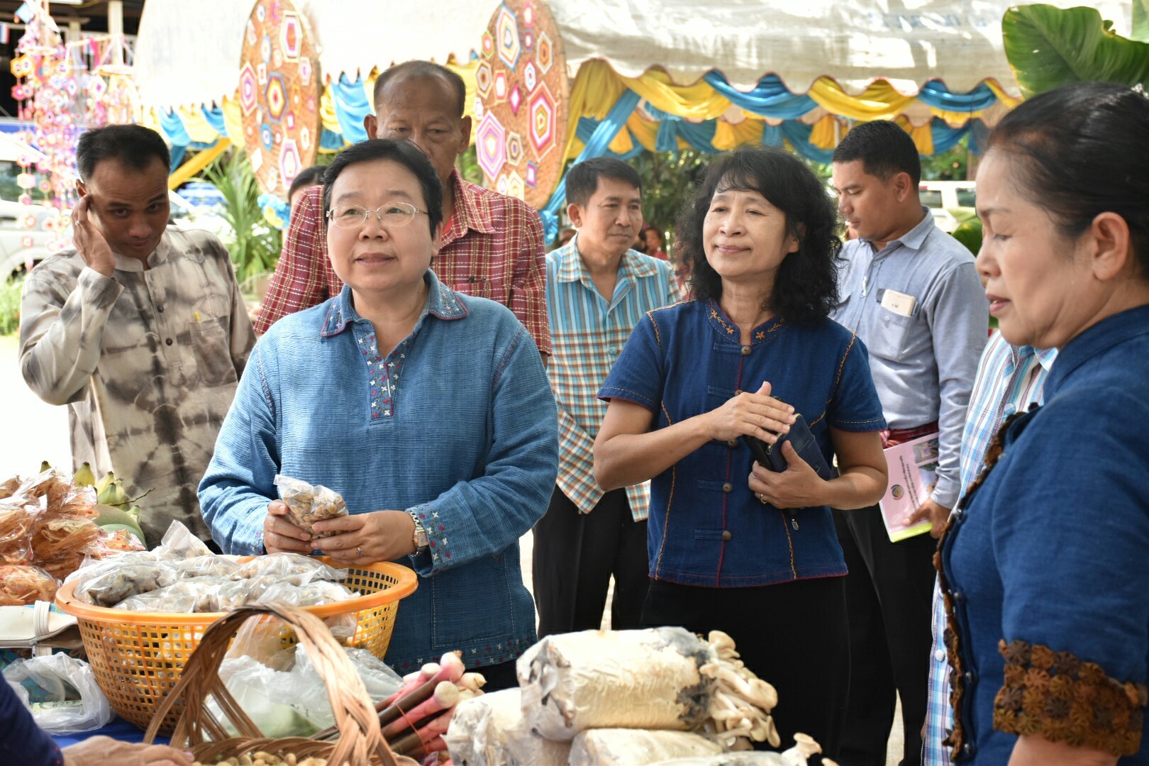 25 พฤษภาคม 2561 การตรวจเยี่ยมการดำเนินงานสารสนเทศตำบลต้นแบบเพื่อการพัฒนาคุณภาพชีวิต ตำบลหนองทุ่ม อ.วาปีปทุม และหมู่บ้านสารสนเทศต้นแบบเพื่อการพัฒนาคุณภาพชีวิต บ้านหนองเผือก หมู่ที่ 3 ตำบลหนองทุ่ม อำเภอวาปีปทุม