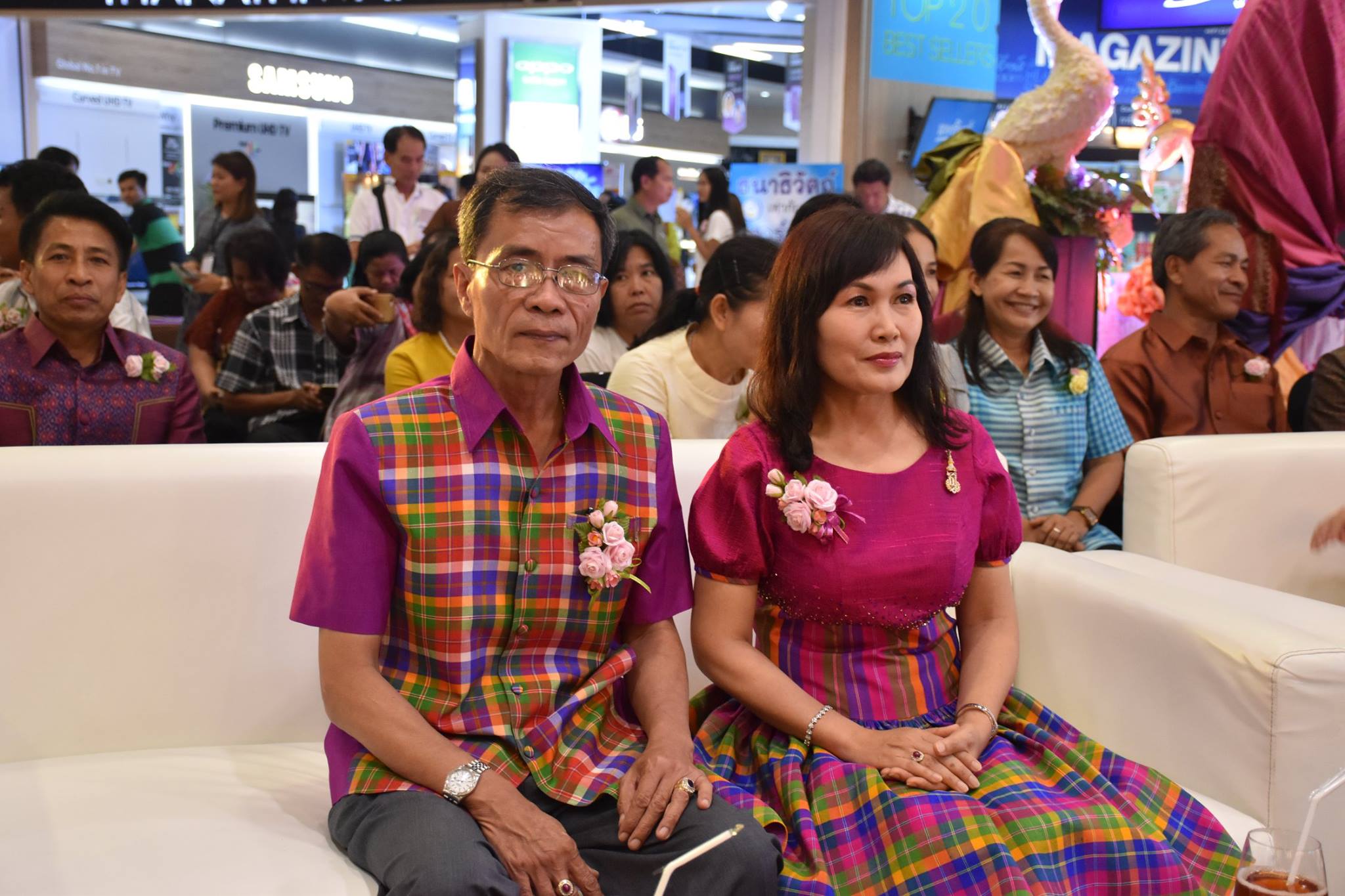 19 พฤษภาคม 2561 พิธีเปิดงานมหกรรมผลิตภัณฑ์ภูมิปัญญาร้อยแก่นสารสินธุ์ สู่สากล ณ แพชชั่น ช้อปปิ้งเดสติเนชั่น จังหวัดระยอง