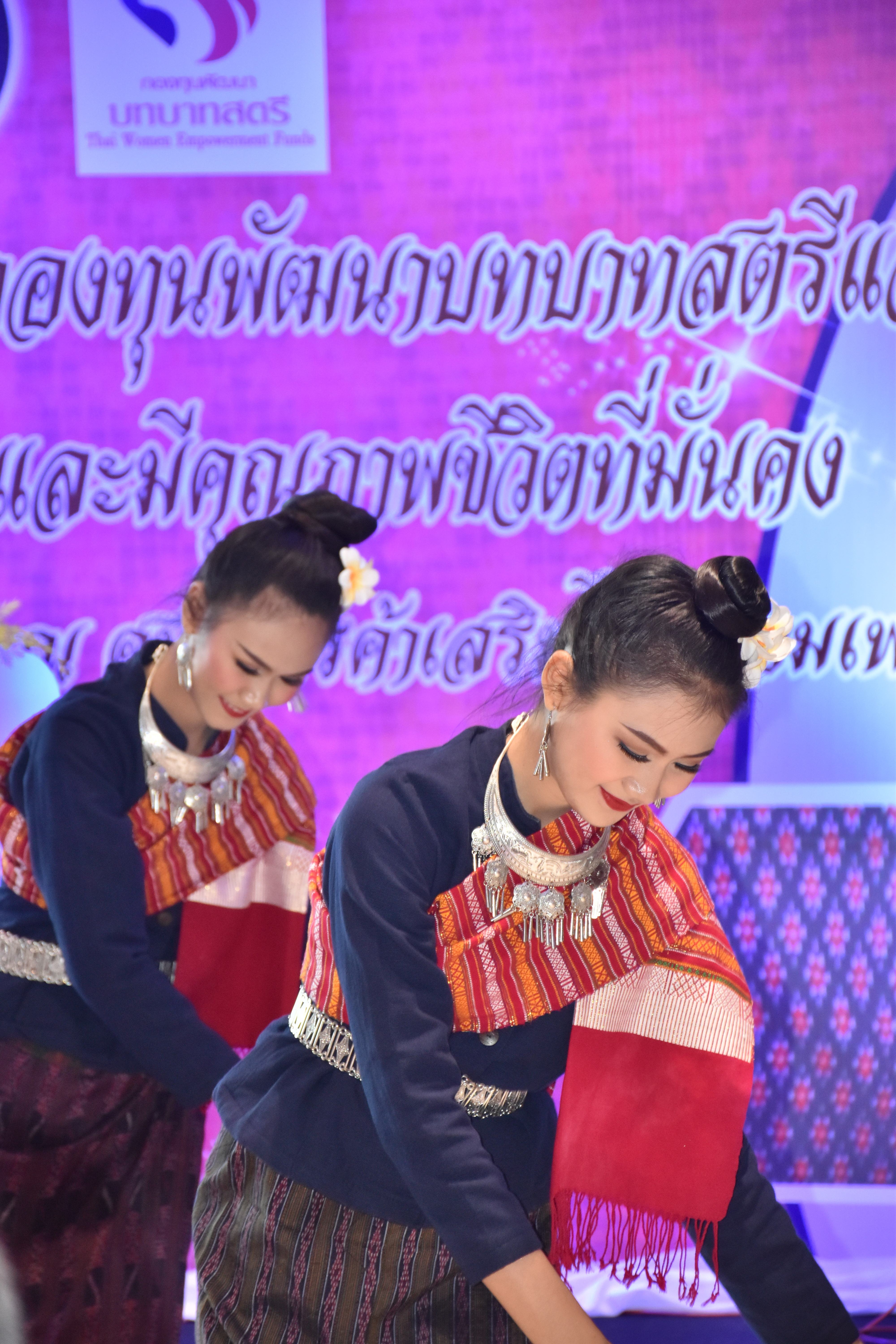 23 มิถุนายน 2561พิธีเปิดงานจำหน่ายผลิตภัณฑ์  กลุ่มอาชีพสมาชิกกองทุนพัฒนาบทบาทสตรี     และภาคีเครือข่าย สร้างอาชีพ เพิ่มรายได้ และคุณภาพชีวิตที่มั่นคง