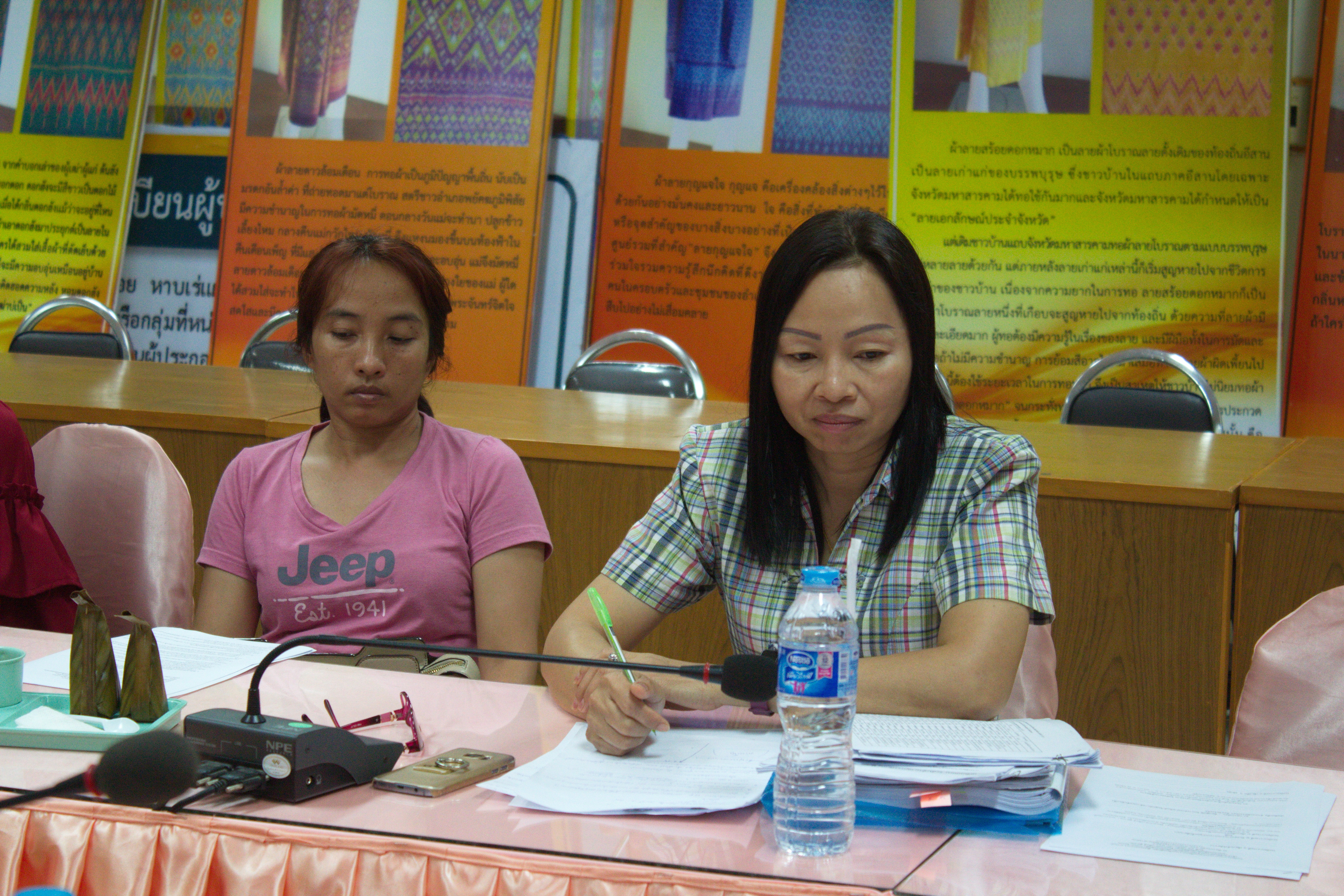 11 พฤษภาคม 2561 การประชุมเตรียมความพร้อมผู้ผลิตผู้ประกอบการ OTOP เข้าร่วมจัดแสดงและจำหน่ายผลิตภัณฑ์ไหมและสินค้า OTOP ในงาน  “มหกรรมผลิตภัณฑ์ภูมิปัญญา ร้อยแก่นสารสินธุ์ สู่สากล” ณ ศูนย์การค้าแพชชั่นช็อปปิ้ง เดสติเนชั่น อำเภอเมืองระยอง จังหวัดระยอง