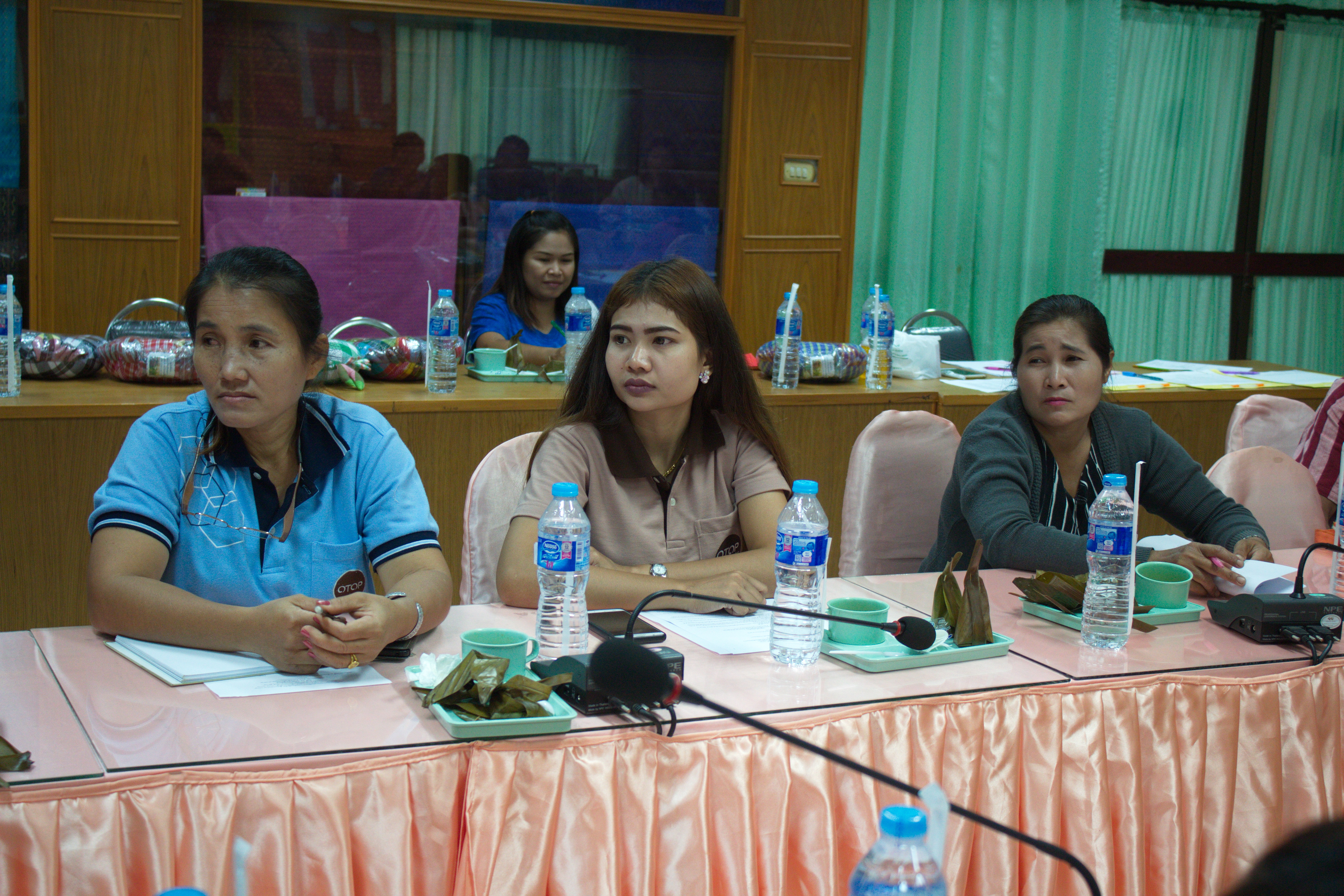 11 พฤษภาคม 2561 การประชุมเตรียมความพร้อมผู้ผลิตผู้ประกอบการ OTOP เข้าร่วมจัดแสดงและจำหน่ายผลิตภัณฑ์ไหมและสินค้า OTOP ในงาน  “มหกรรมผลิตภัณฑ์ภูมิปัญญา ร้อยแก่นสารสินธุ์ สู่สากล” ณ ศูนย์การค้าแพชชั่นช็อปปิ้ง เดสติเนชั่น อำเภอเมืองระยอง จังหวัดระยอง