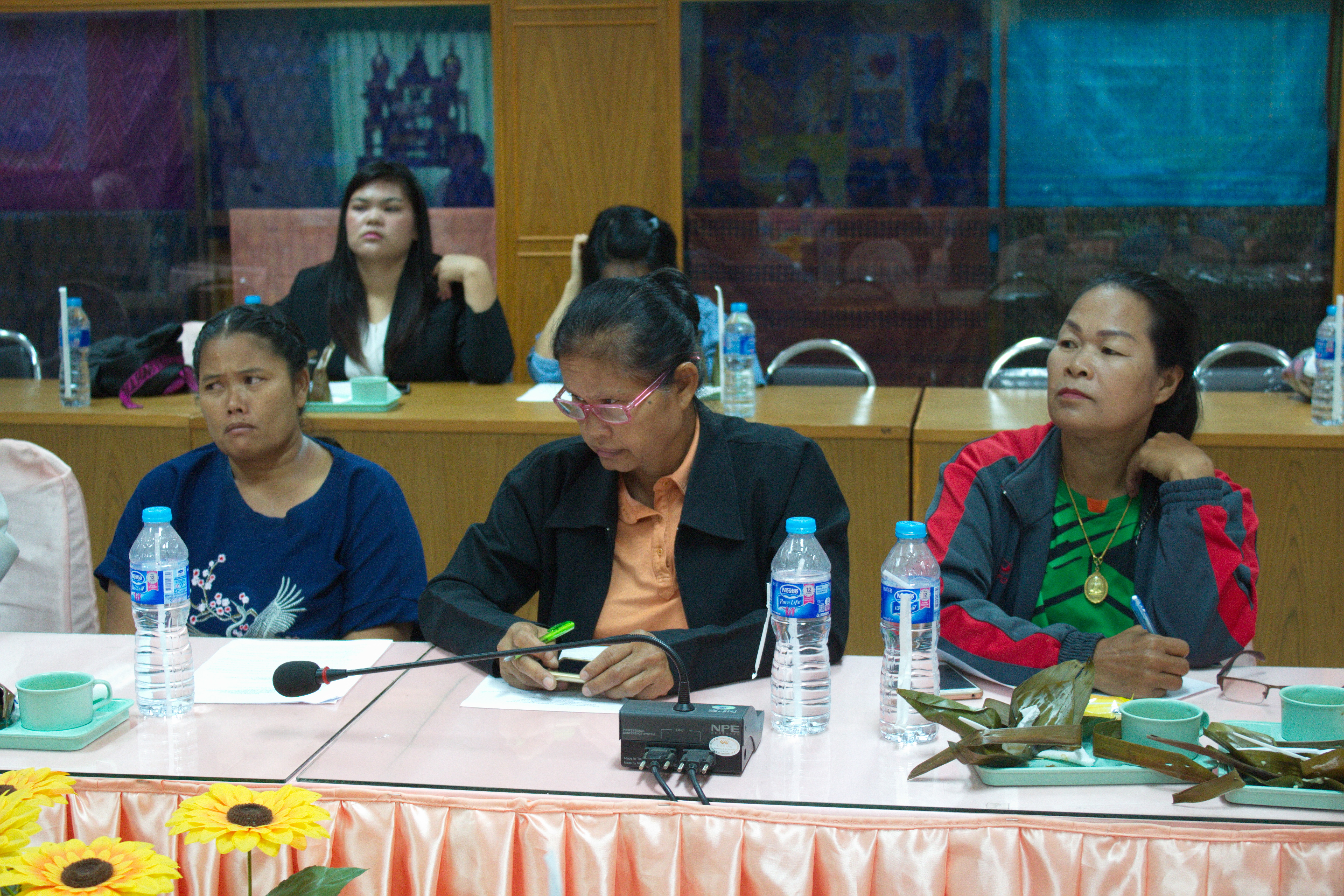 11 พฤษภาคม 2561 การประชุมเตรียมความพร้อมผู้ผลิตผู้ประกอบการ OTOP เข้าร่วมจัดแสดงและจำหน่ายผลิตภัณฑ์ไหมและสินค้า OTOP ในงาน  “มหกรรมผลิตภัณฑ์ภูมิปัญญา ร้อยแก่นสารสินธุ์ สู่สากล” ณ ศูนย์การค้าแพชชั่นช็อปปิ้ง เดสติเนชั่น อำเภอเมืองระยอง จังหวัดระยอง